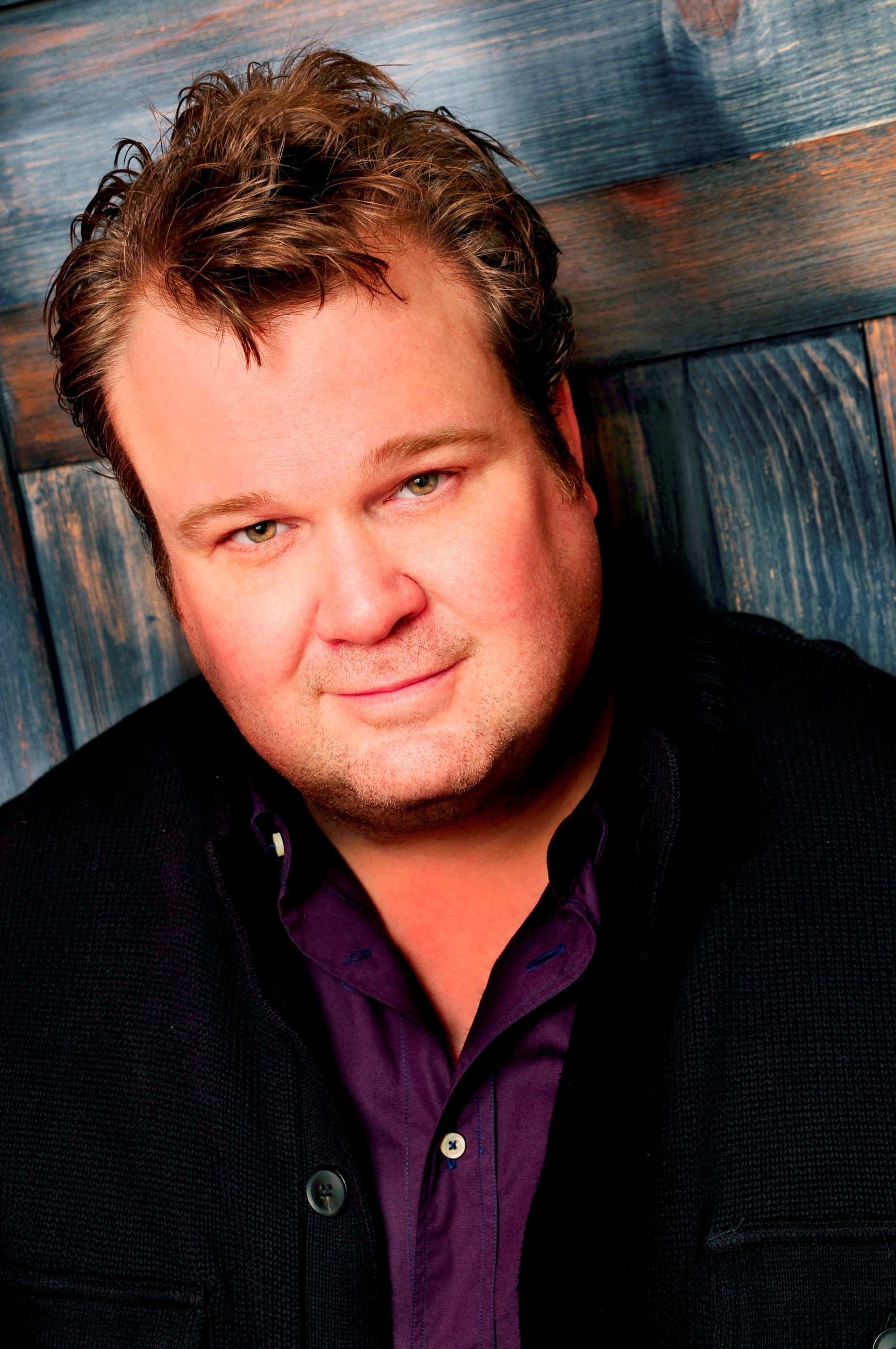 Eric Stonestreet, tousled brown hair, gentle smile, 2K Phone Wallpaper