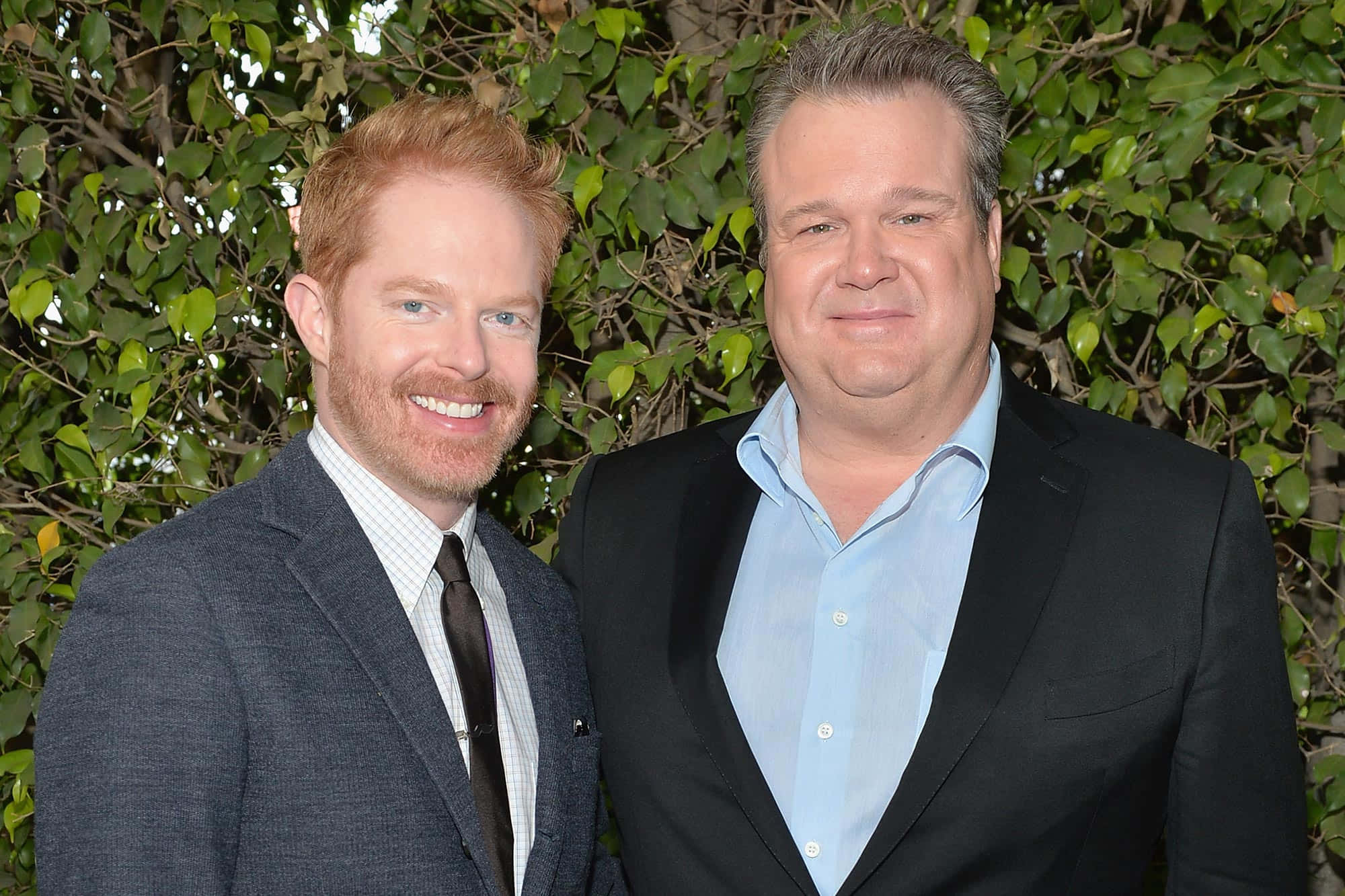 Eric Stonestreet, suit, lush green hedge, Full HD Desktop Wallpaper