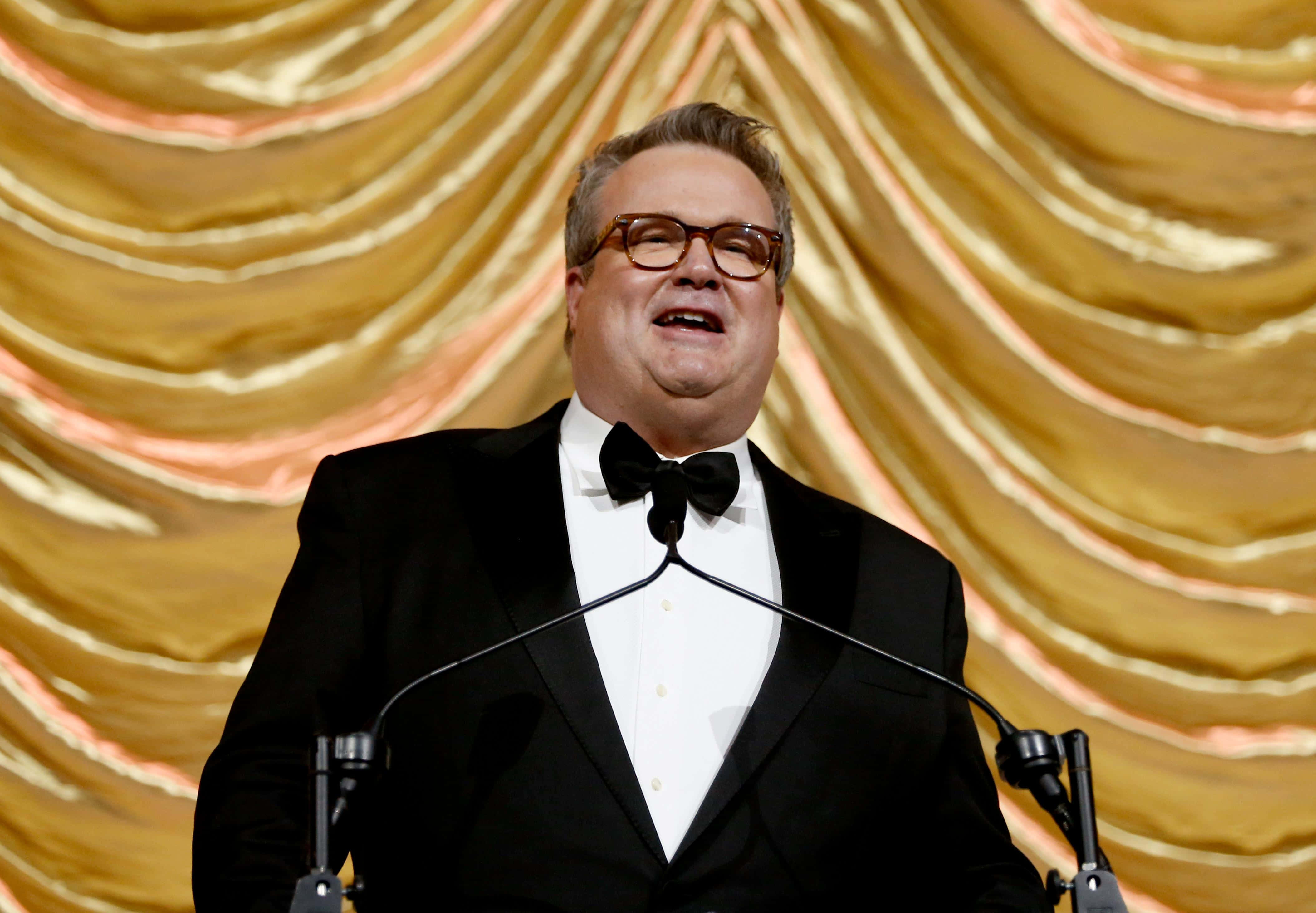 Eric Stonestreet, tuxedo, glasses, 4K Desktop Wallpaper