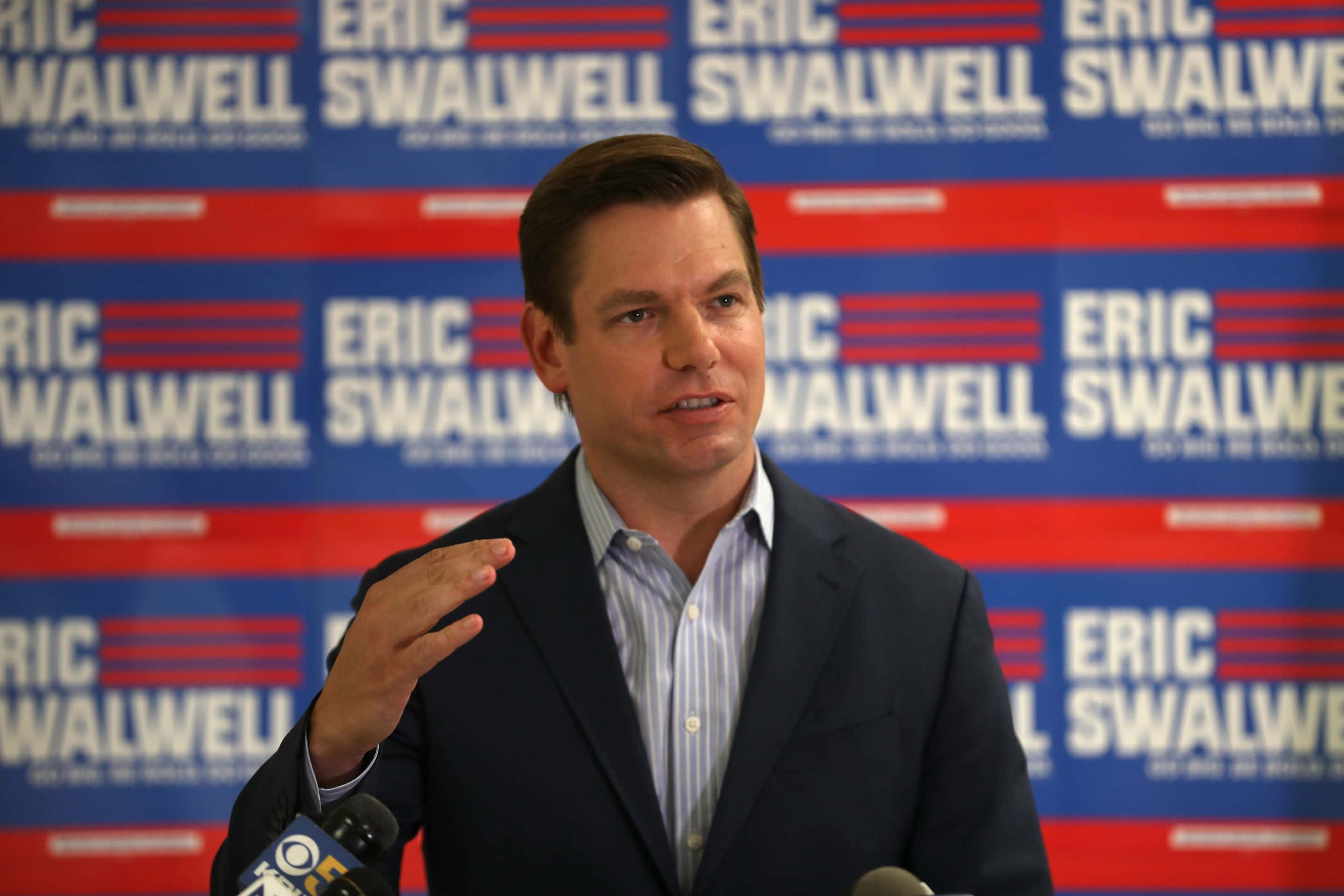 Eric Swalwell, suit, press conference, 2K Desktop Wallpaper