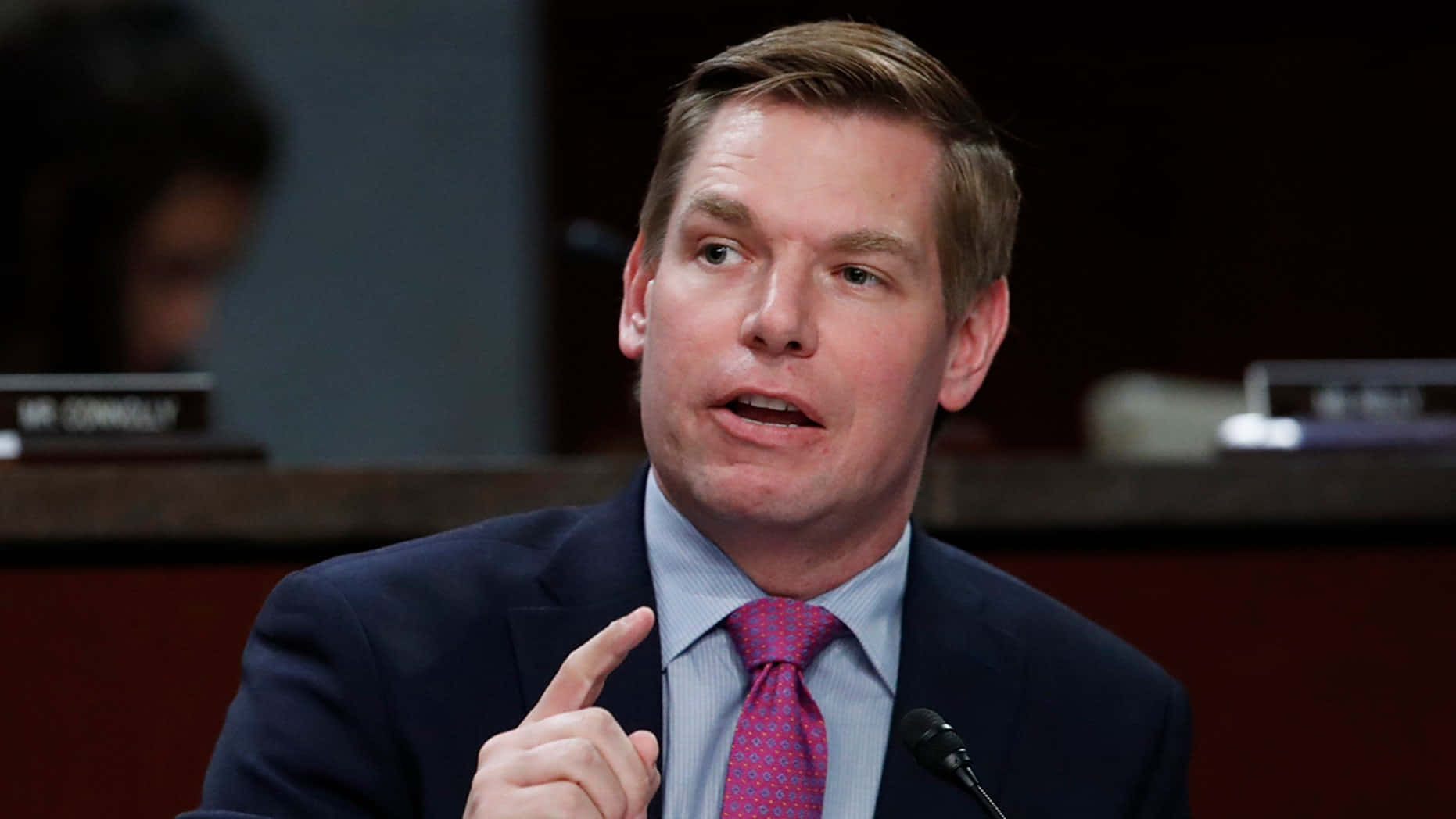 Eric Swalwell, dark suit, pink tie, HD Desktop Wallpaper