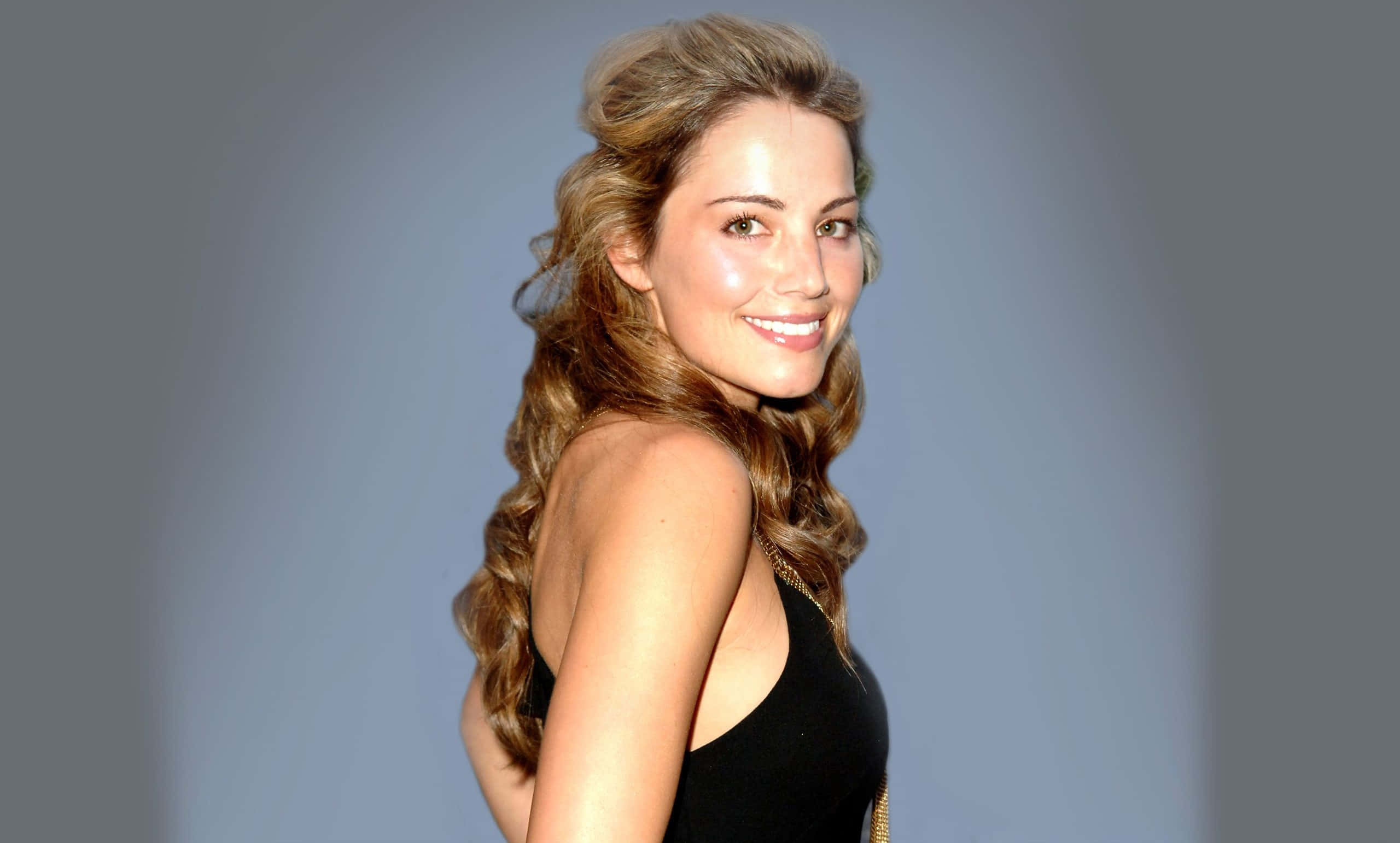 Erica Durance, black dress, long wavy blonde hair, 2K Desktop Wallpaper