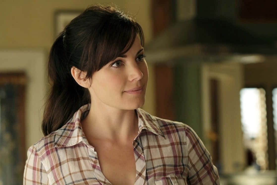 Erica Durance, plaid shirt, dark hair, SD Desktop Wallpaper