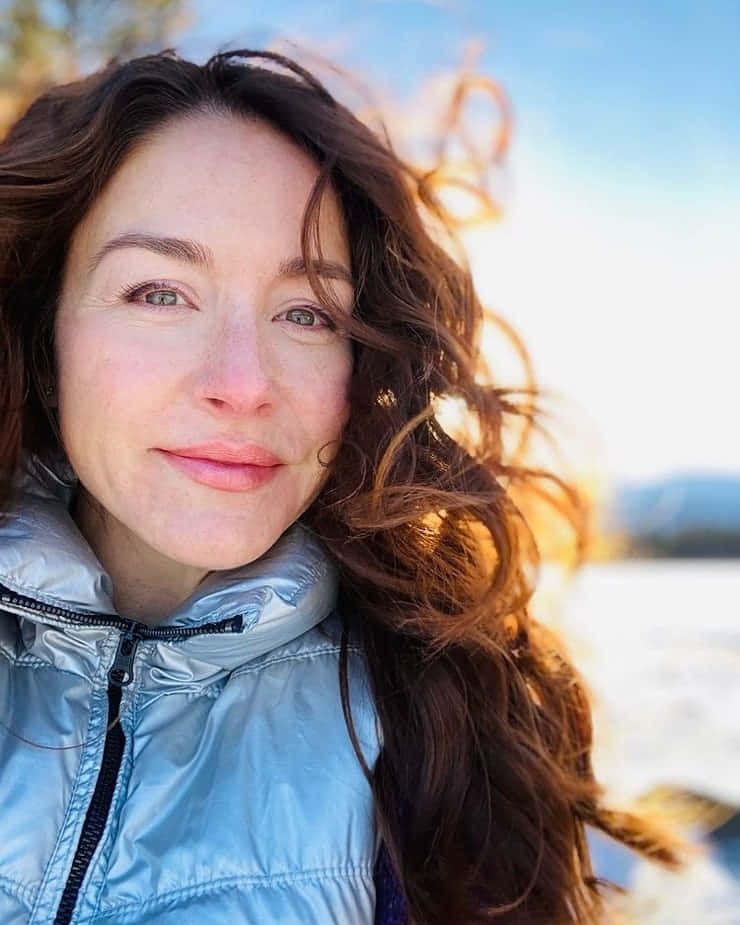 Erin Karpluk, wavy brown hair, silver jacket, SD Phone Wallpaper