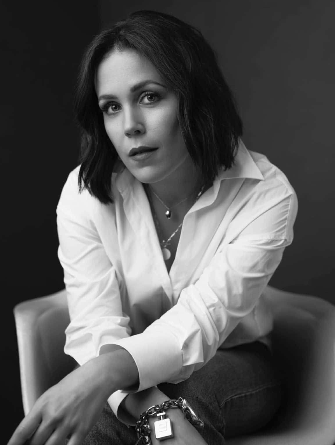 Erin Krakow, black and white portrait, short dark hair, HD Phone Wallpaper