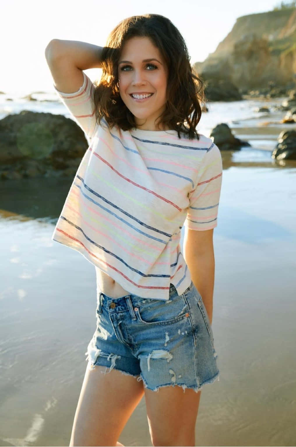 Erin Krakow, striped shirt, denim shorts, HD Phone Wallpaper
