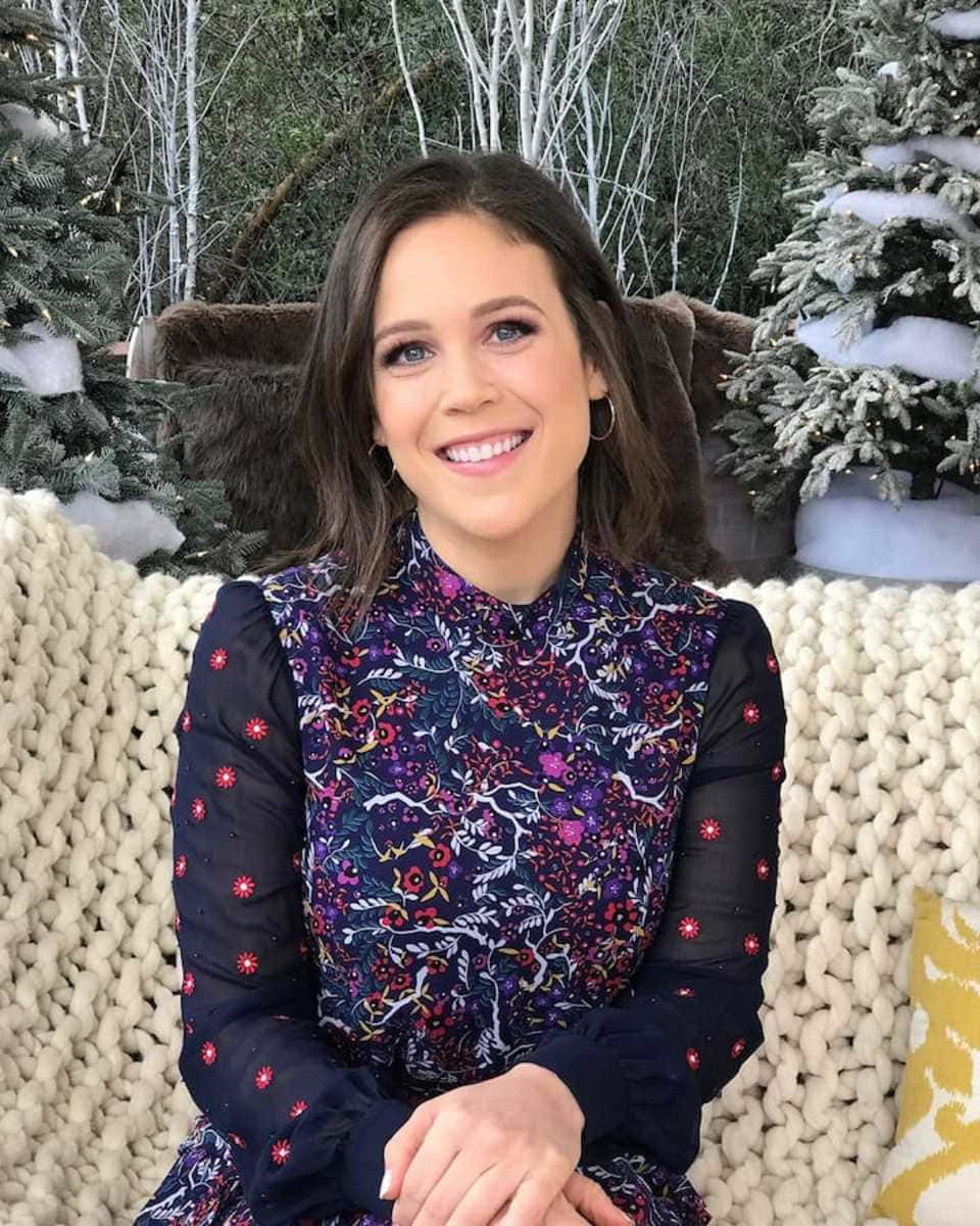 Erin Krakow, floral dress, chunky knit couch, SD Phone Wallpaper