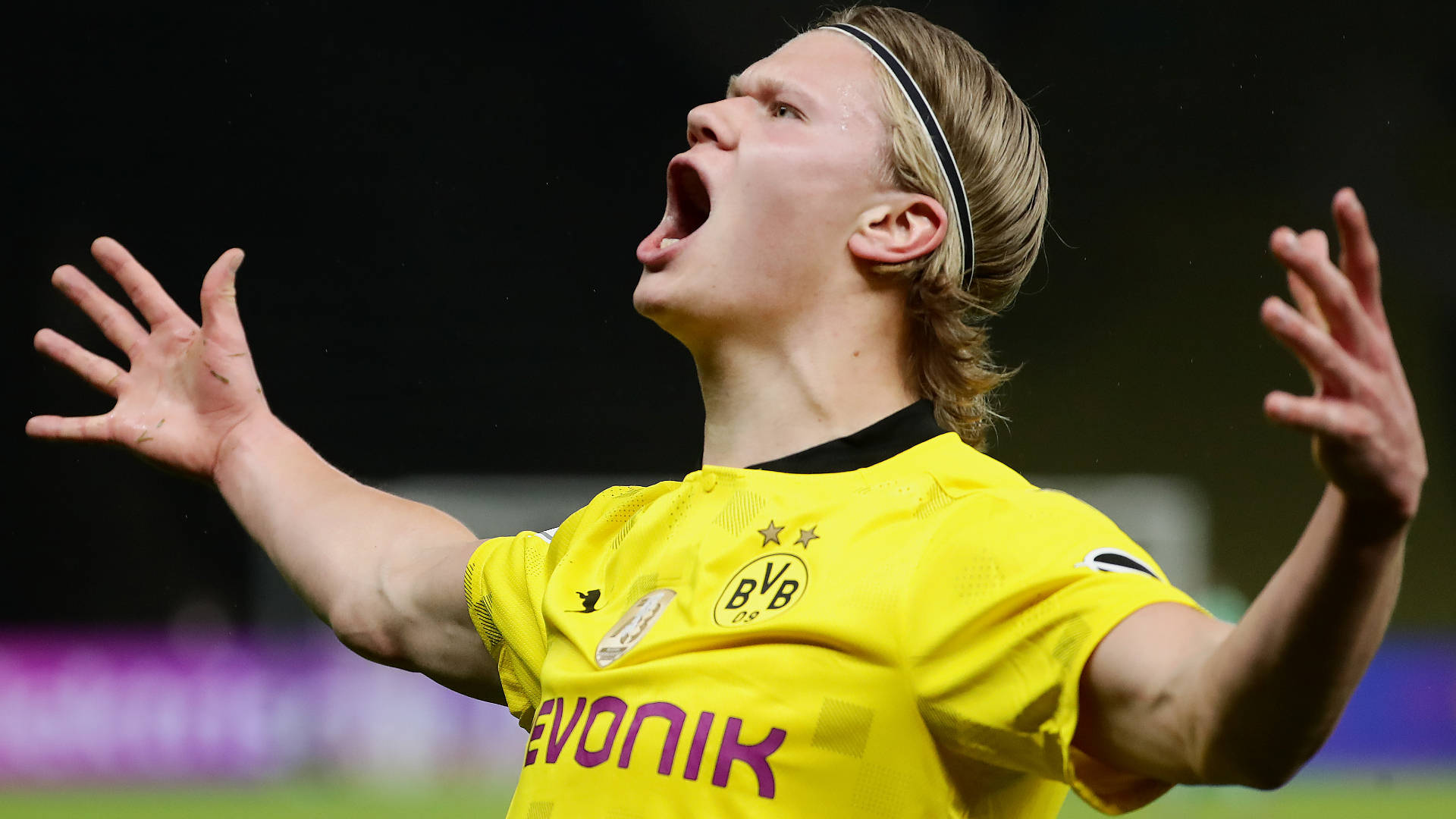 Erling Haaland, yellow jersey, dark stadium background, Full HD Desktop Wallpaper