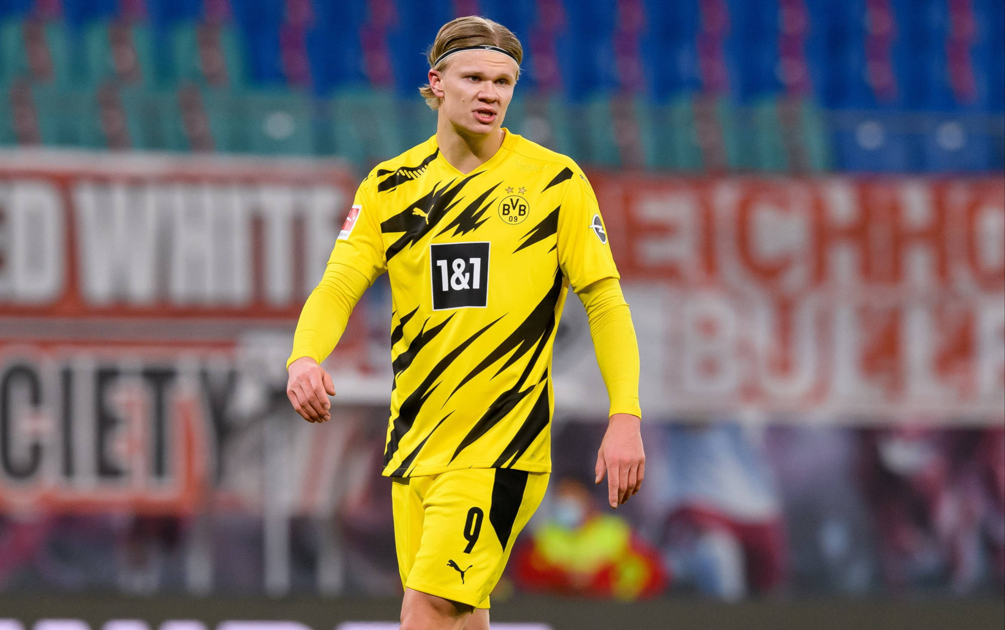 Erling Haaland, yellow and black striped jersey, number 9, Full HD Desktop Wallpaper
