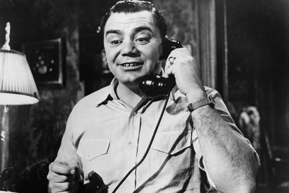 Ernest Borgnine, vintage shirt, old-fashioned telephone, SD Desktop Wallpaper
