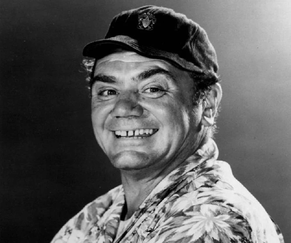 Ernest Borgnine, baseball cap, floral shirt, SD Desktop Wallpaper