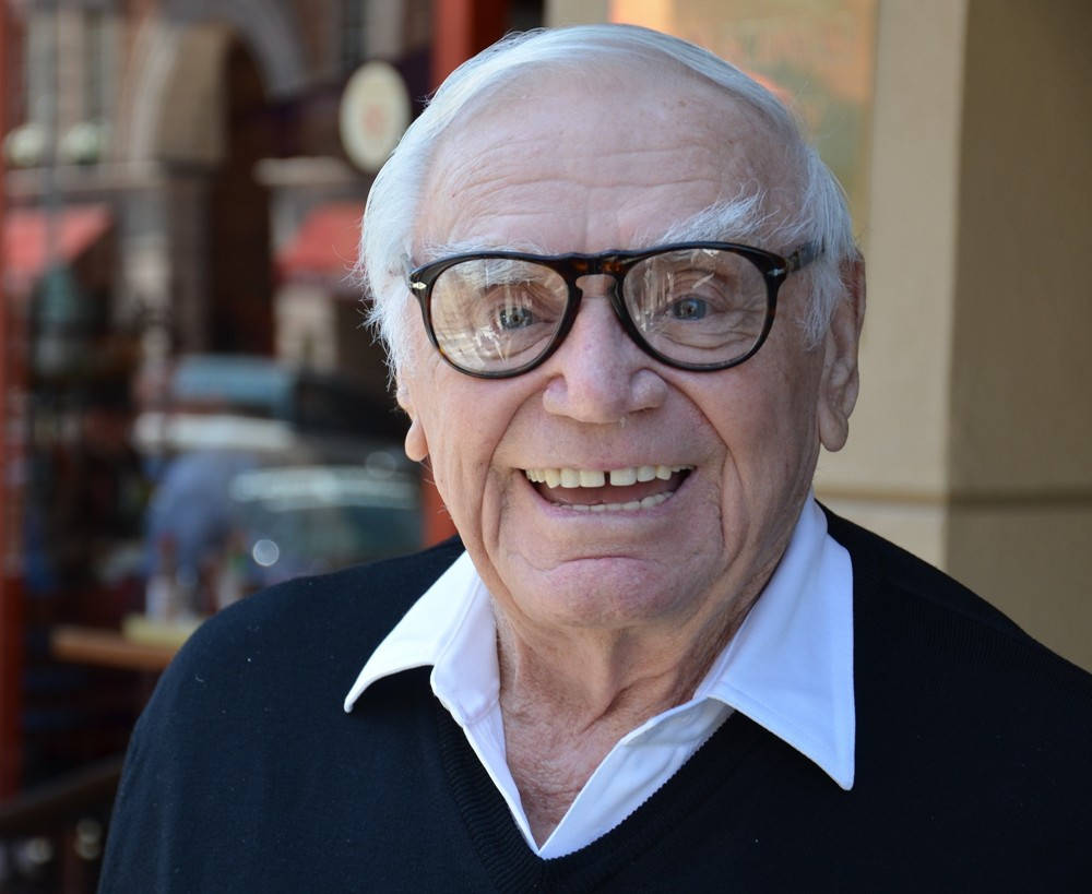 Ernest Borgnine, eyeglasses, black sweater, SD Desktop Wallpaper