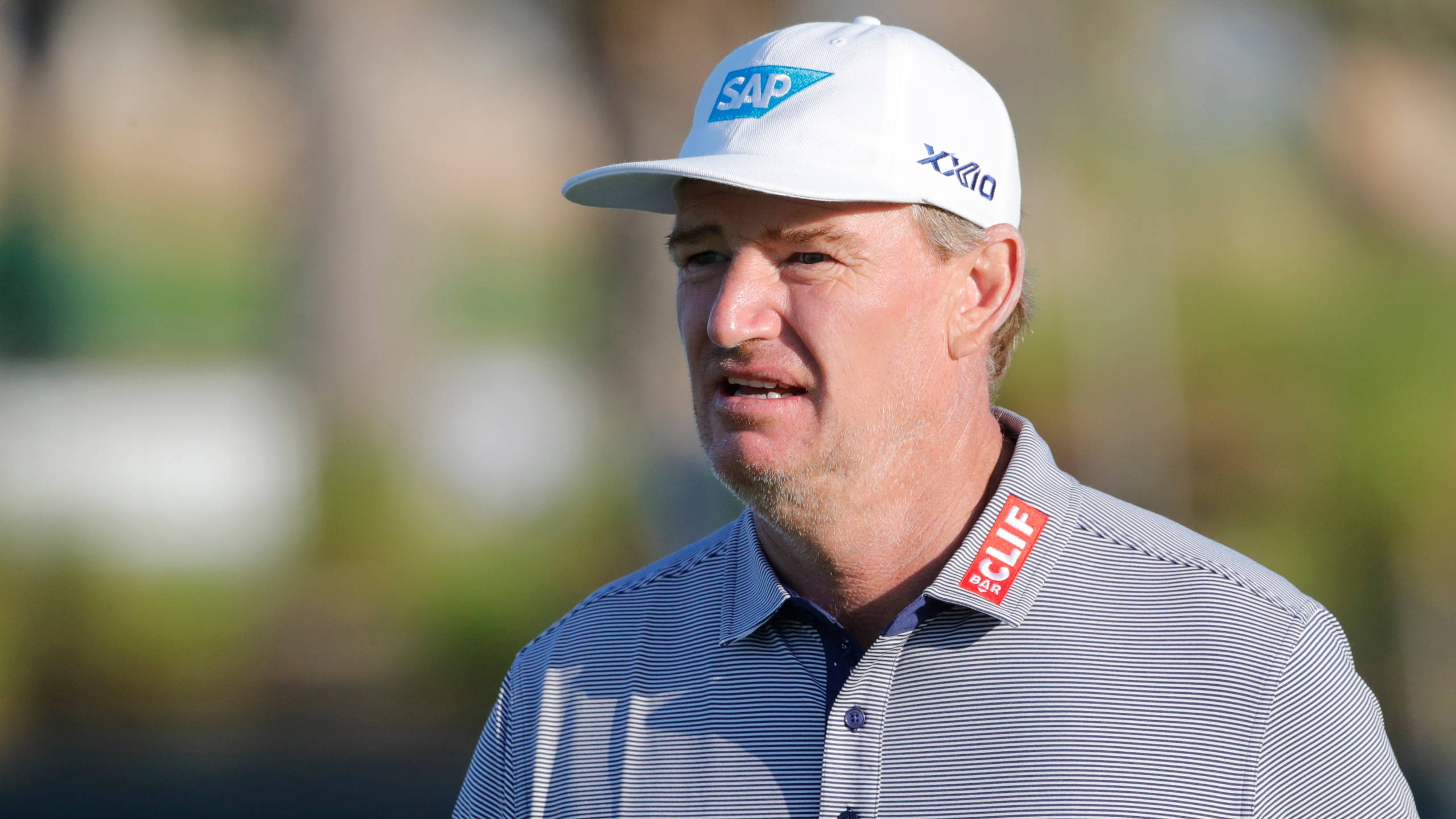 Ernie Els, white cap, striped polo shirt, 2K Desktop Wallpaper
