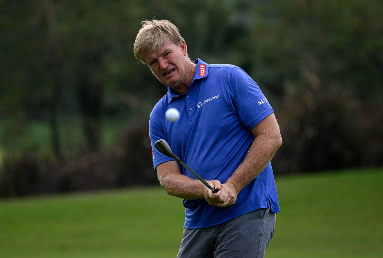 Ernie Els, blue shirt, golf club, HD Desktop Wallpaper