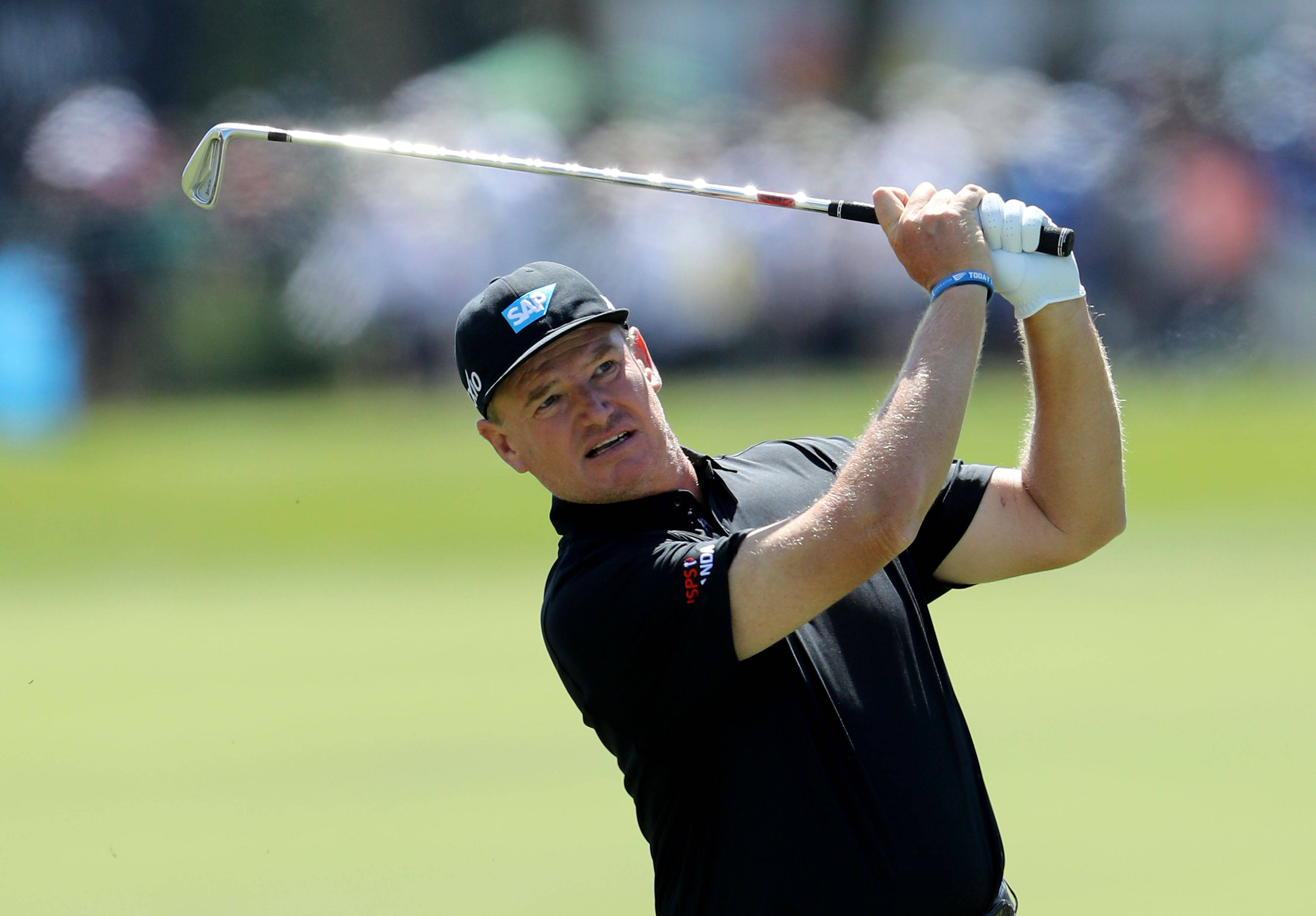 Ernie Els, golf club, black shirt, 2K Desktop Wallpaper