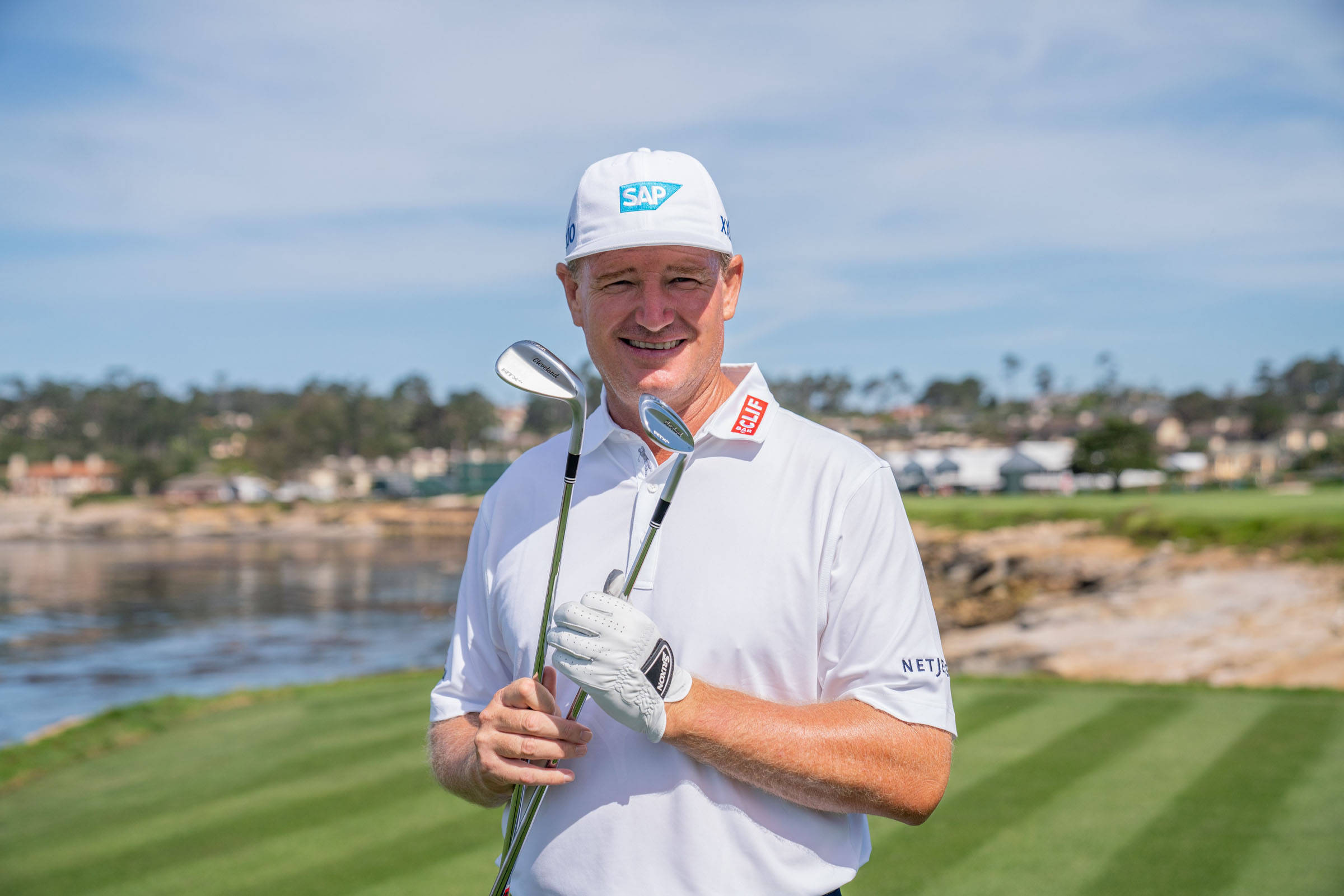 Ernie Els, golf clubs, sunny coastal course, Full HD Desktop Wallpaper