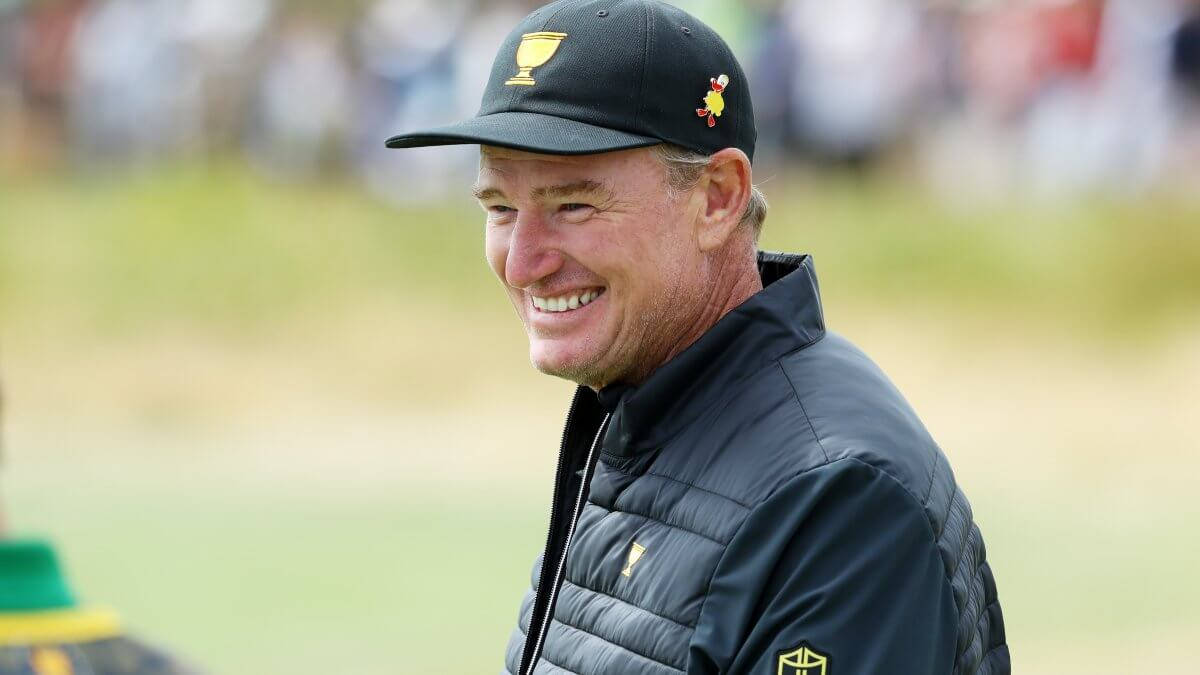 Ernie Els, black cap, black jacket, SD Desktop Wallpaper