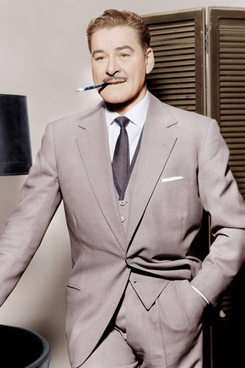 Errol Flynn, light gray suit, cigarette, SD Phone Wallpaper