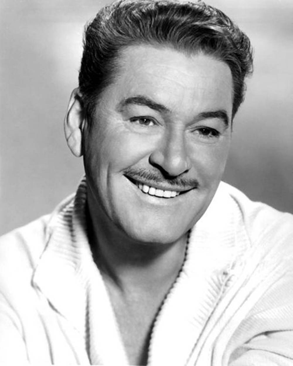 Errol Flynn, mustache, white robe, SD Phone Wallpaper