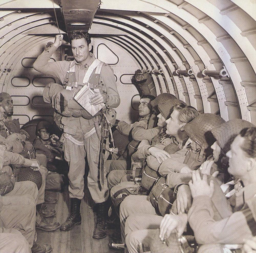 Errol Flynn, black and white, plane, SD Desktop Wallpaper