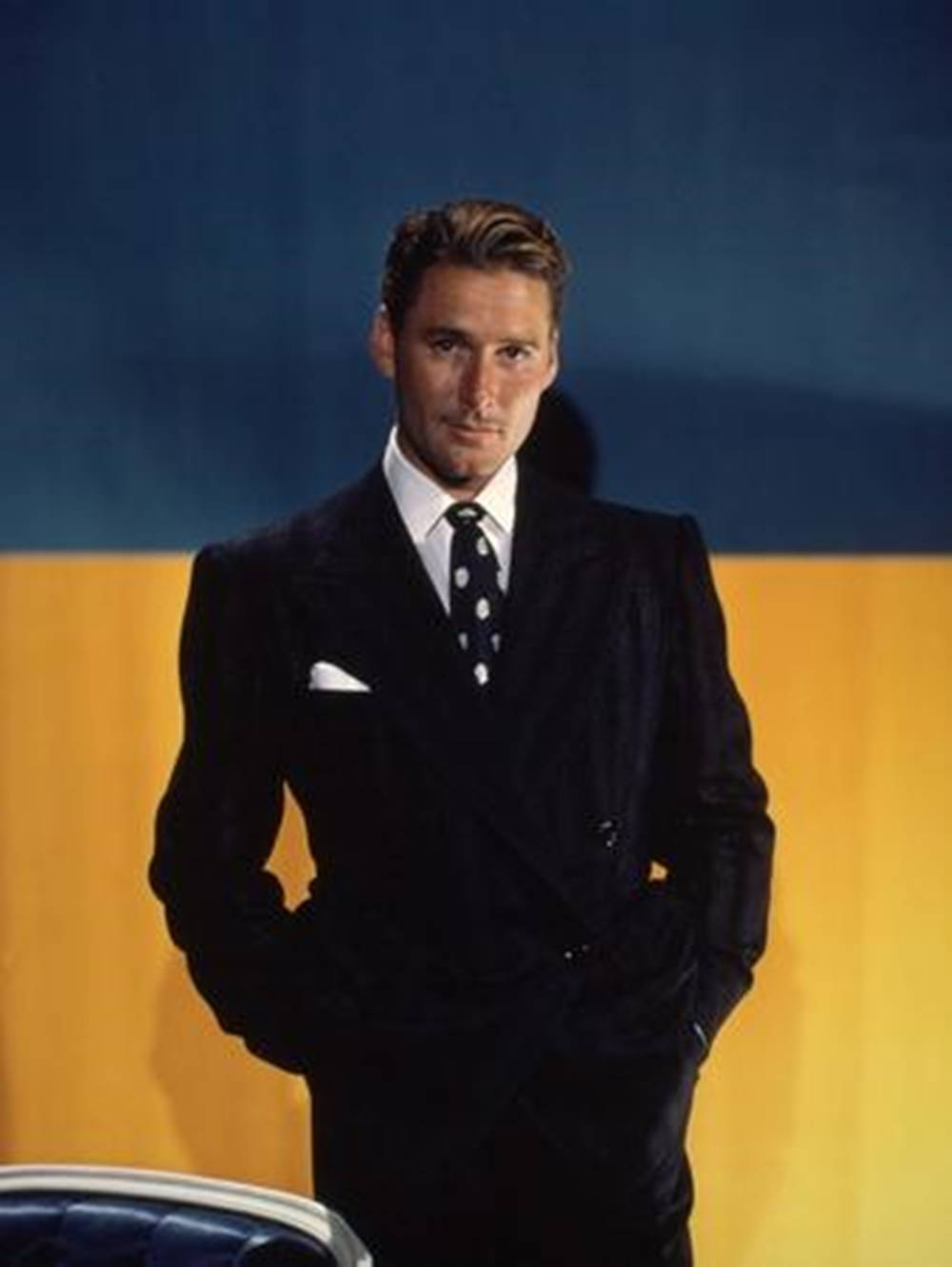 Errol Flynn, dark velvet suit, blue and yellow backdrop, HD Phone Wallpaper