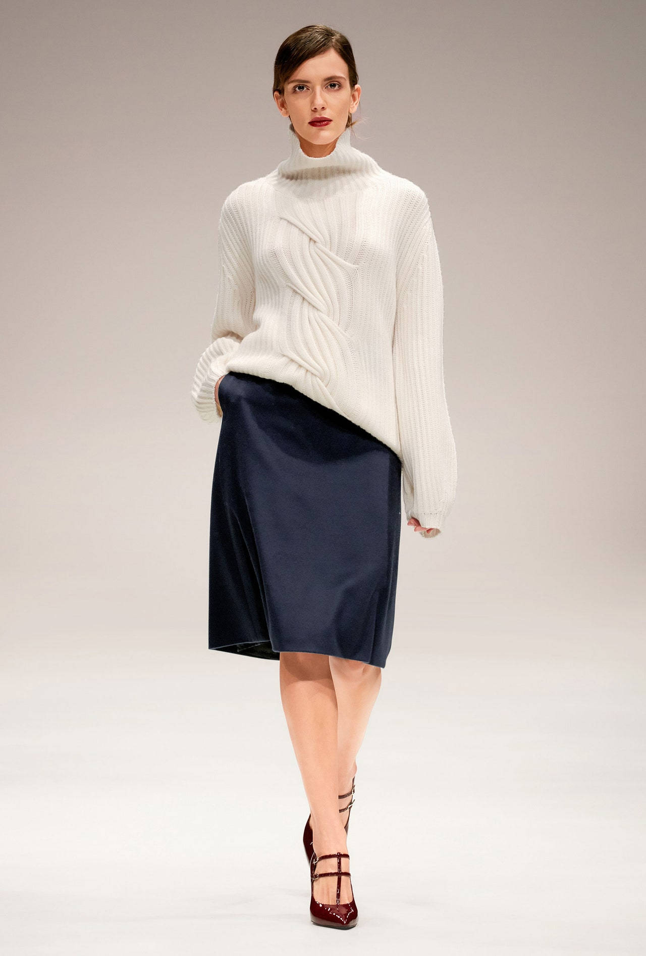 Escada, Fall 2017, white cable-knit turtleneck, HD Phone Wallpaper