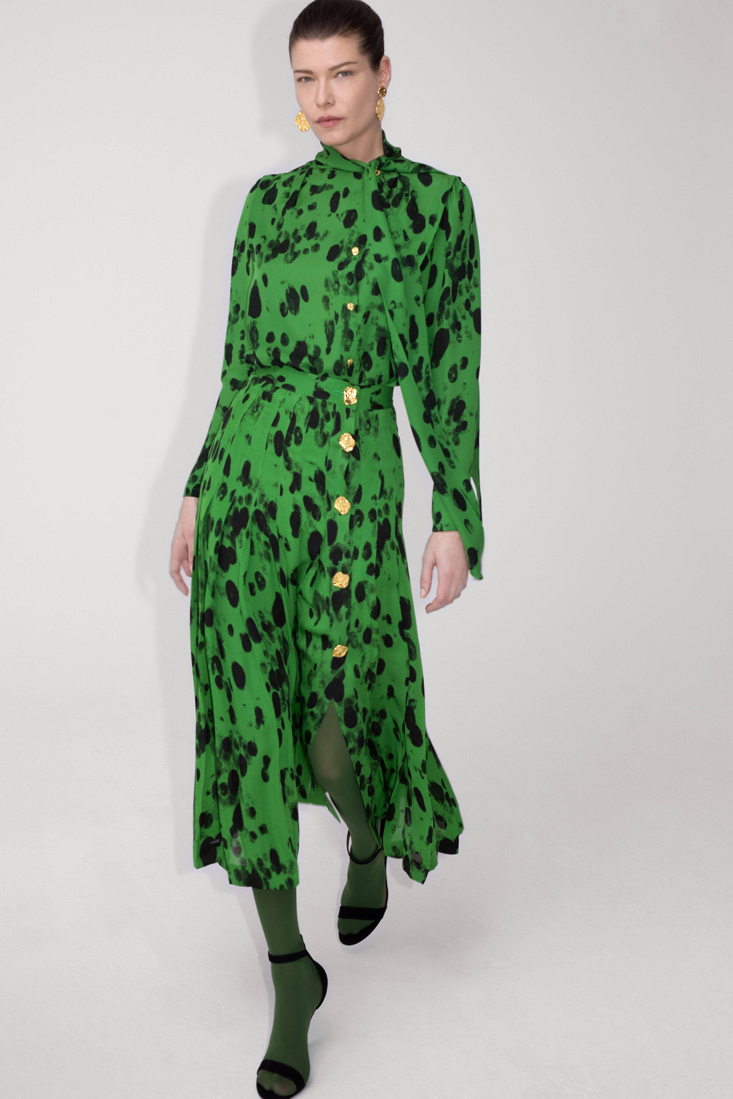 Escada, Fall 2020, vibrant green dress, 4K Phone Wallpaper