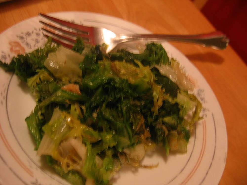 Escarole, wooden table, warm indoor lighting, SD Desktop Wallpaper