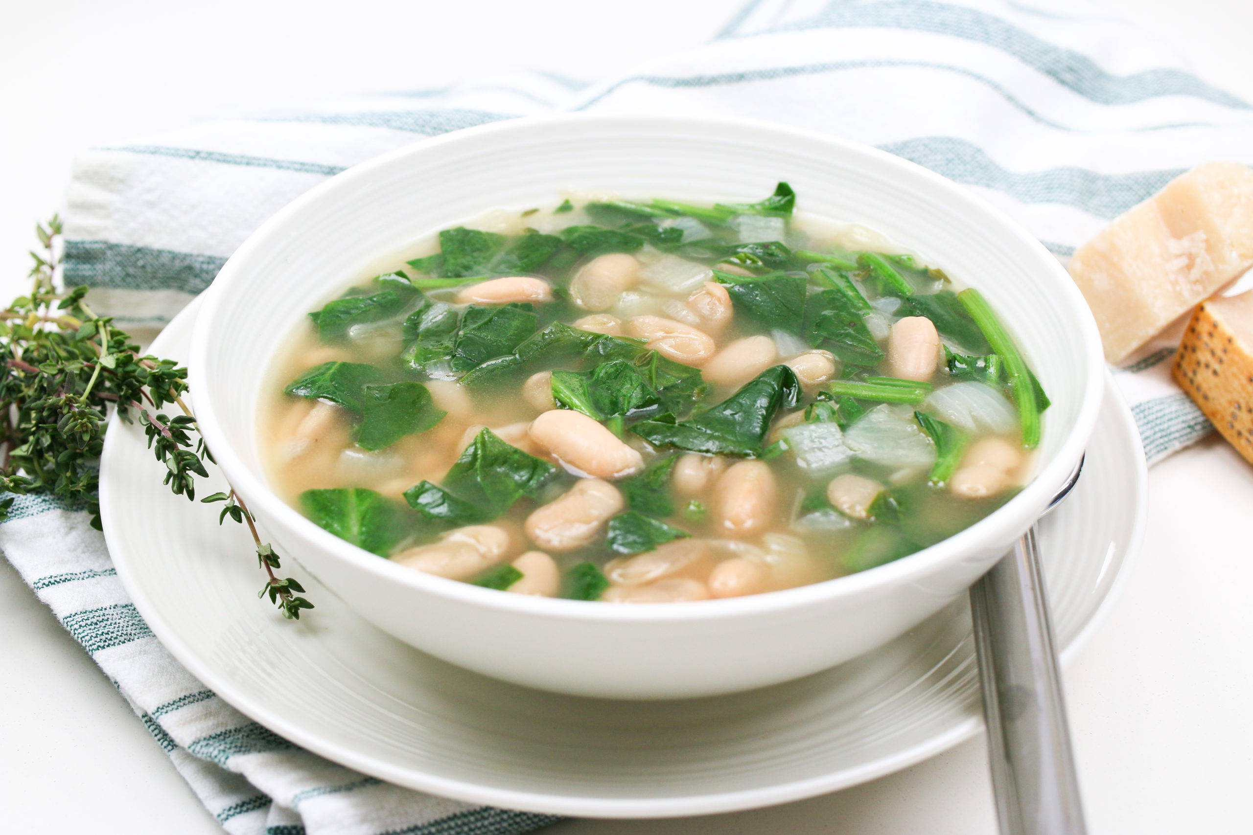 Escarole and White Beans Vegetable Soup, white bean, spinach, 2K Desktop Wallpaper