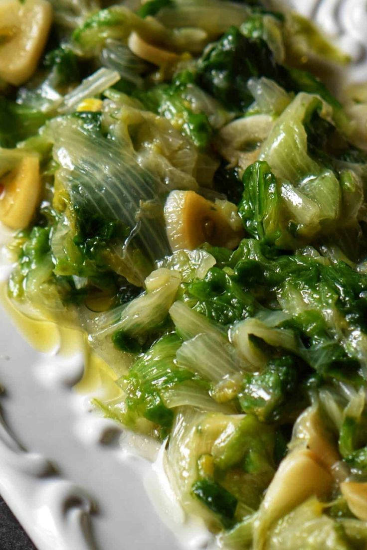 gluten free italian style sauteed escarole recipe, sauteed green leafy vegetables, garlic cloves, SD Phone Wallpaper