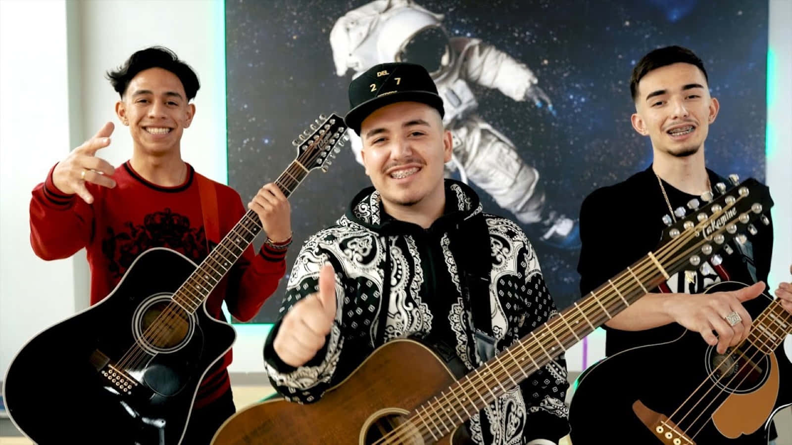 Eslabon Armado, acoustic guitars, space-themed mural, HD Desktop Wallpaper