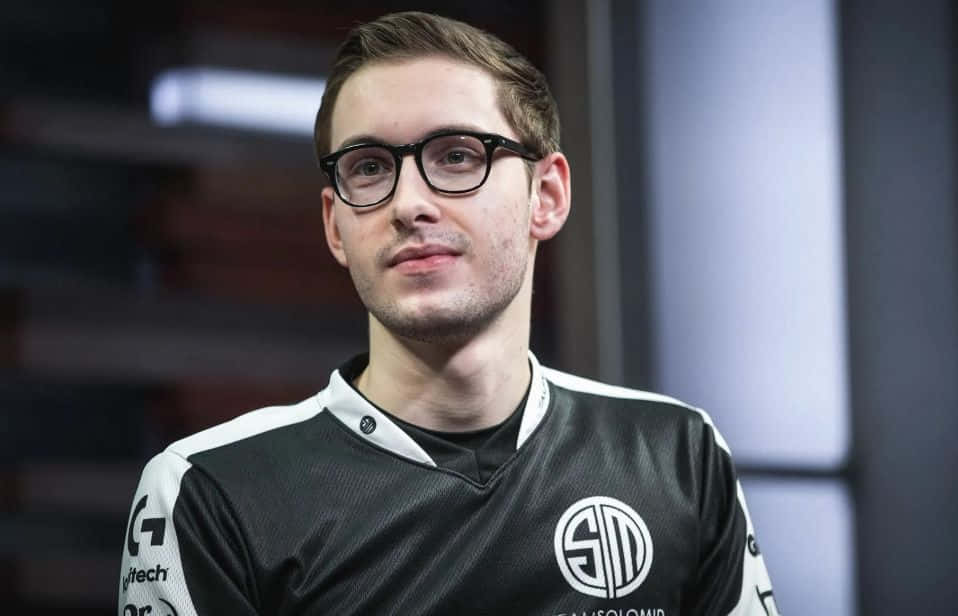 esports, black and white team jersey, glasses, SD Desktop Wallpaper