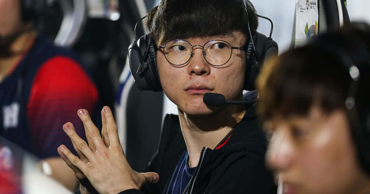 esports, player, glasses, SD Desktop Wallpaper