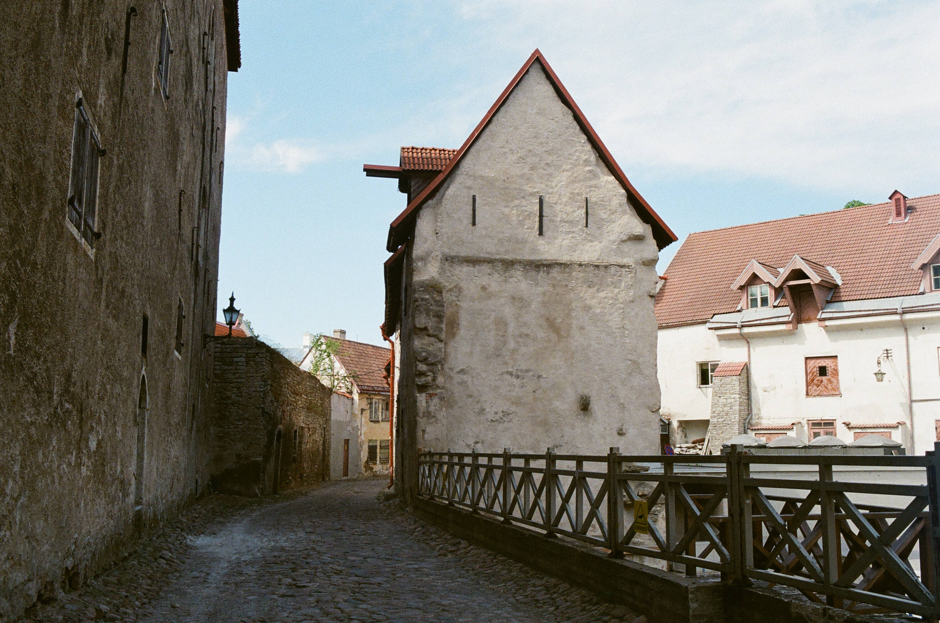Estonia, cobblestone street, ancient stone buildings, 2K Desktop Wallpaper