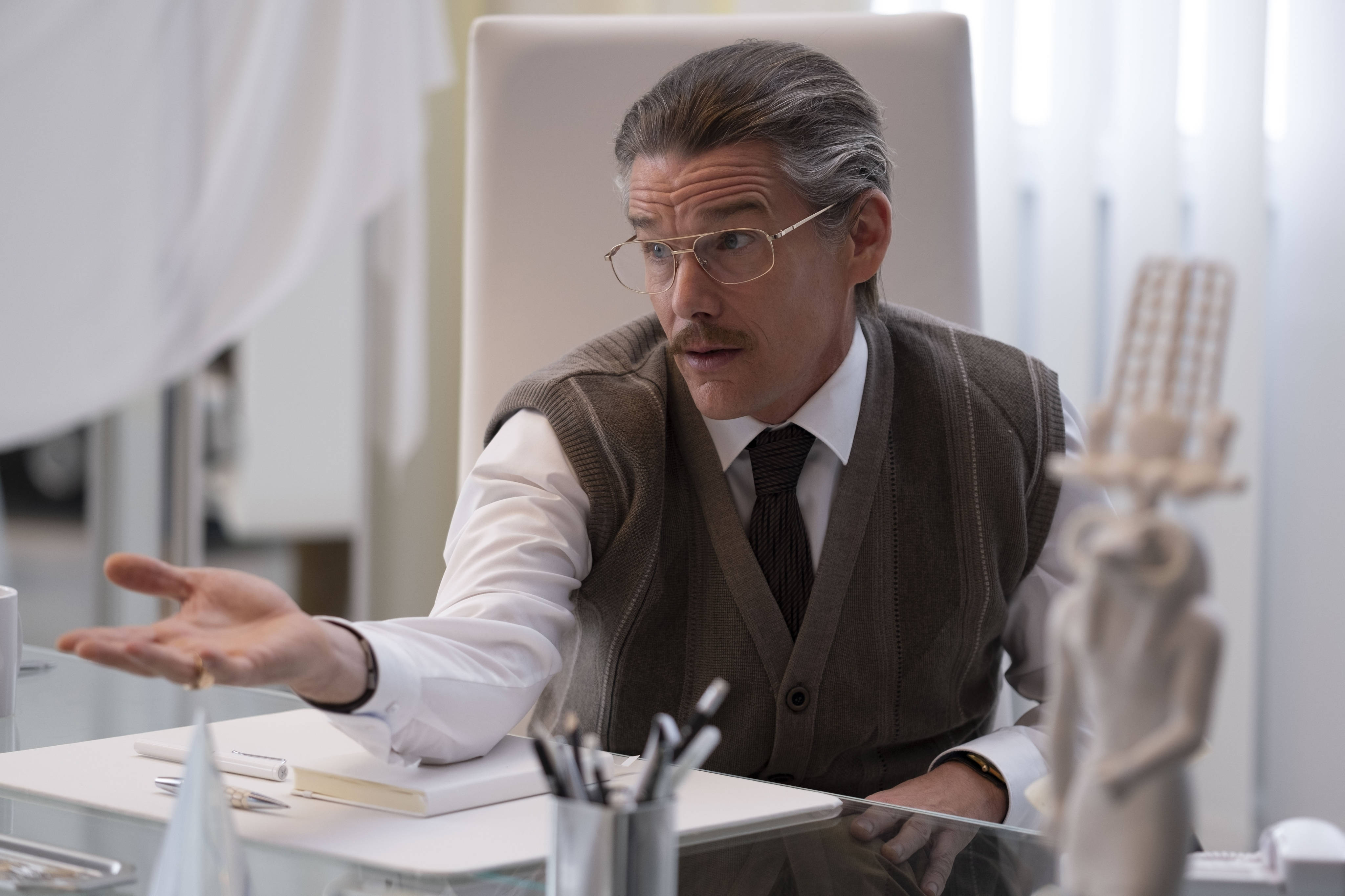 Ethan Hawke, glasses, mustache, 4K Desktop Wallpaper