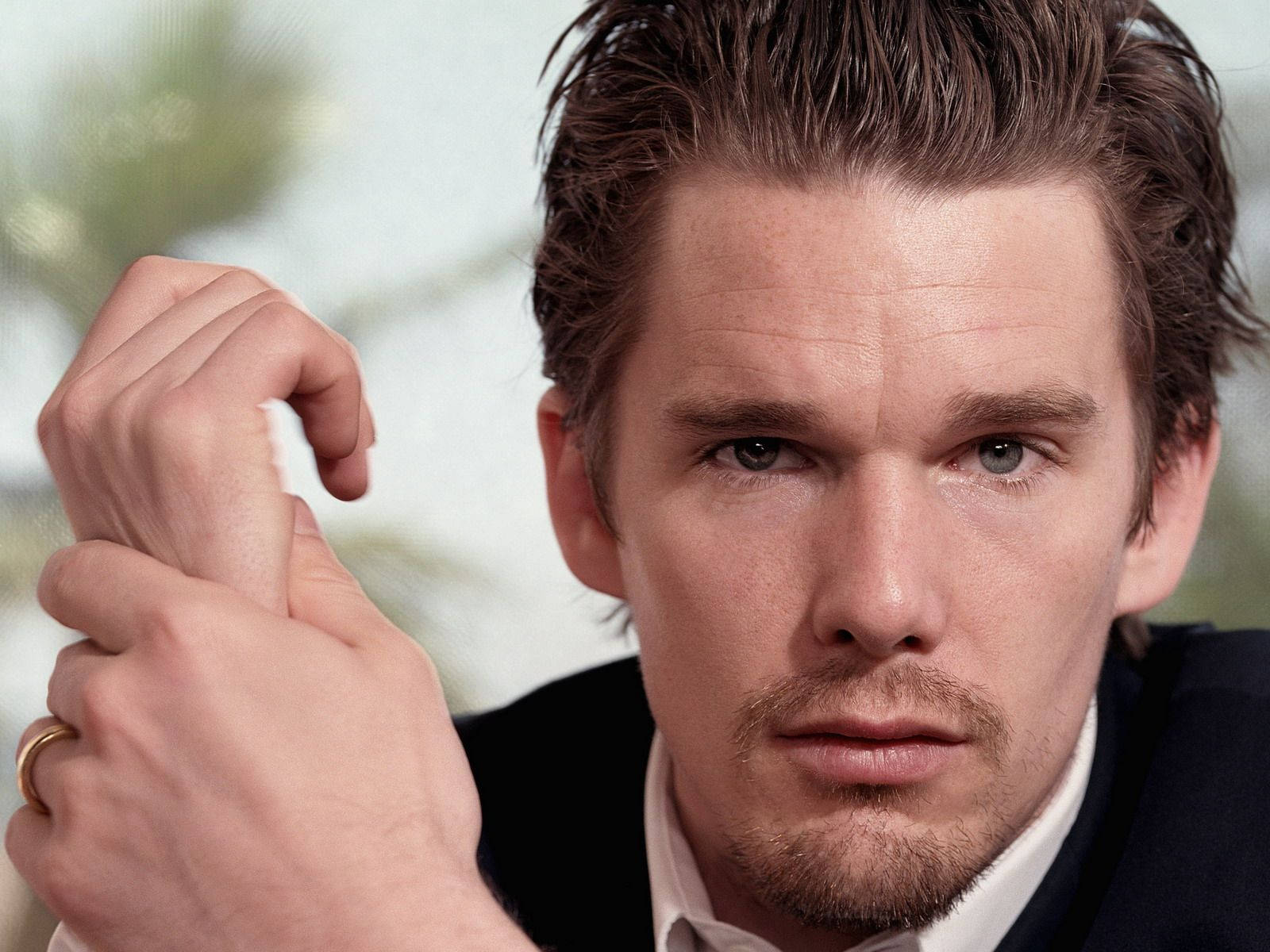 Ethan Hawke, close-up portrait, intense gaze, HD Desktop Wallpaper