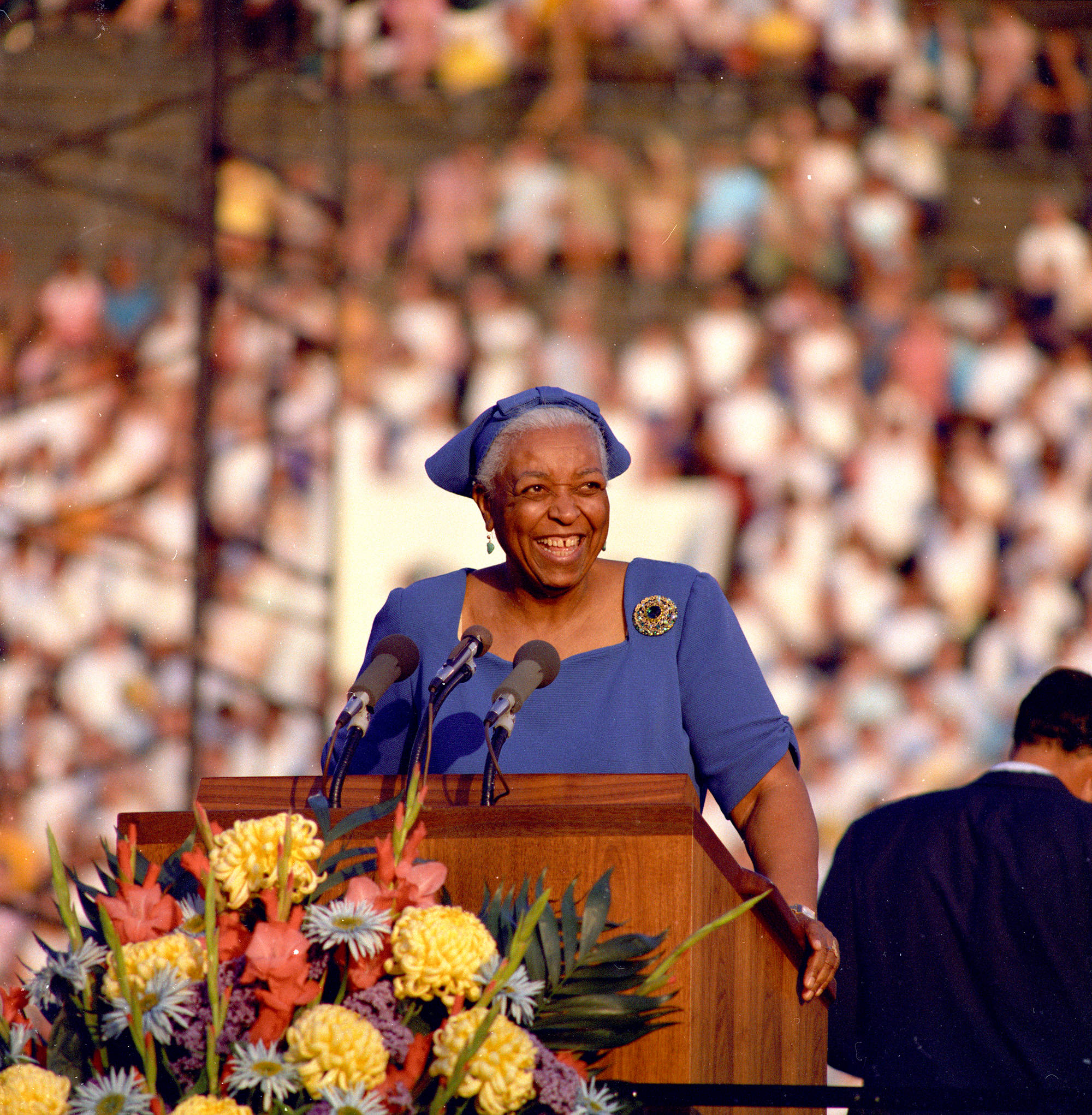Ethel Waters, 1957 New York Crusade, blue suit, Full HD Phone Wallpaper