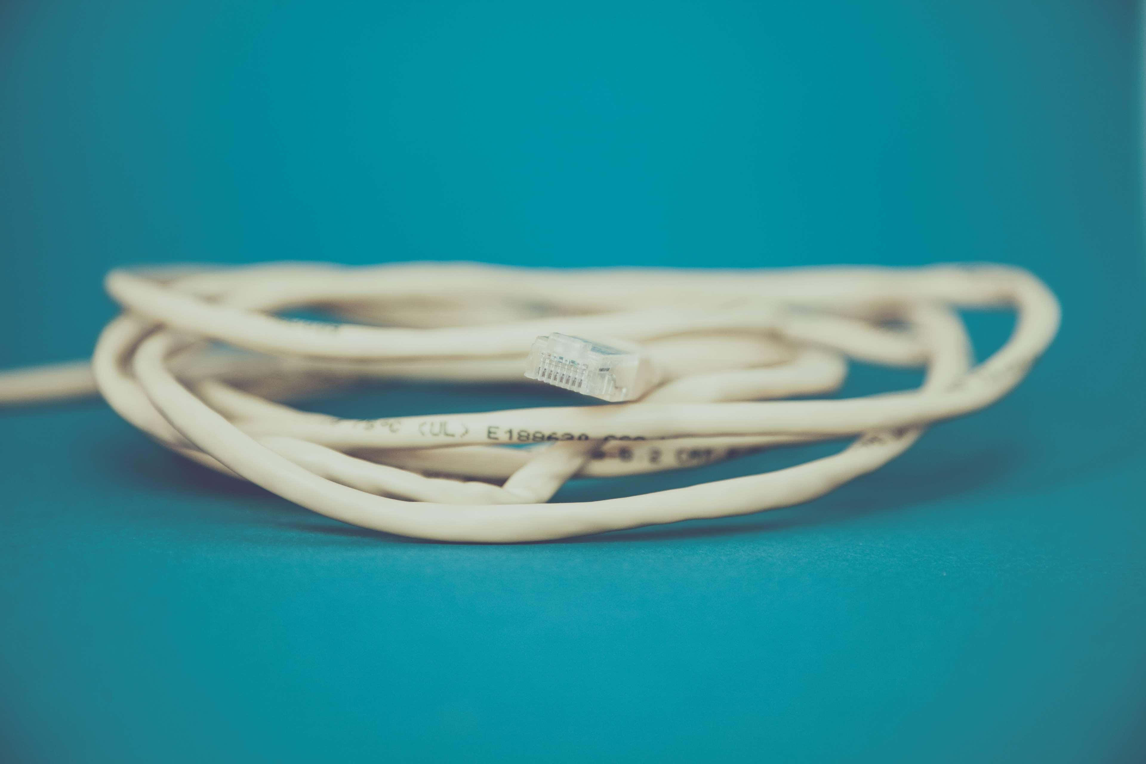 Ethernet, coiled white ethernet cable, clear connector, 4K Desktop Wallpaper