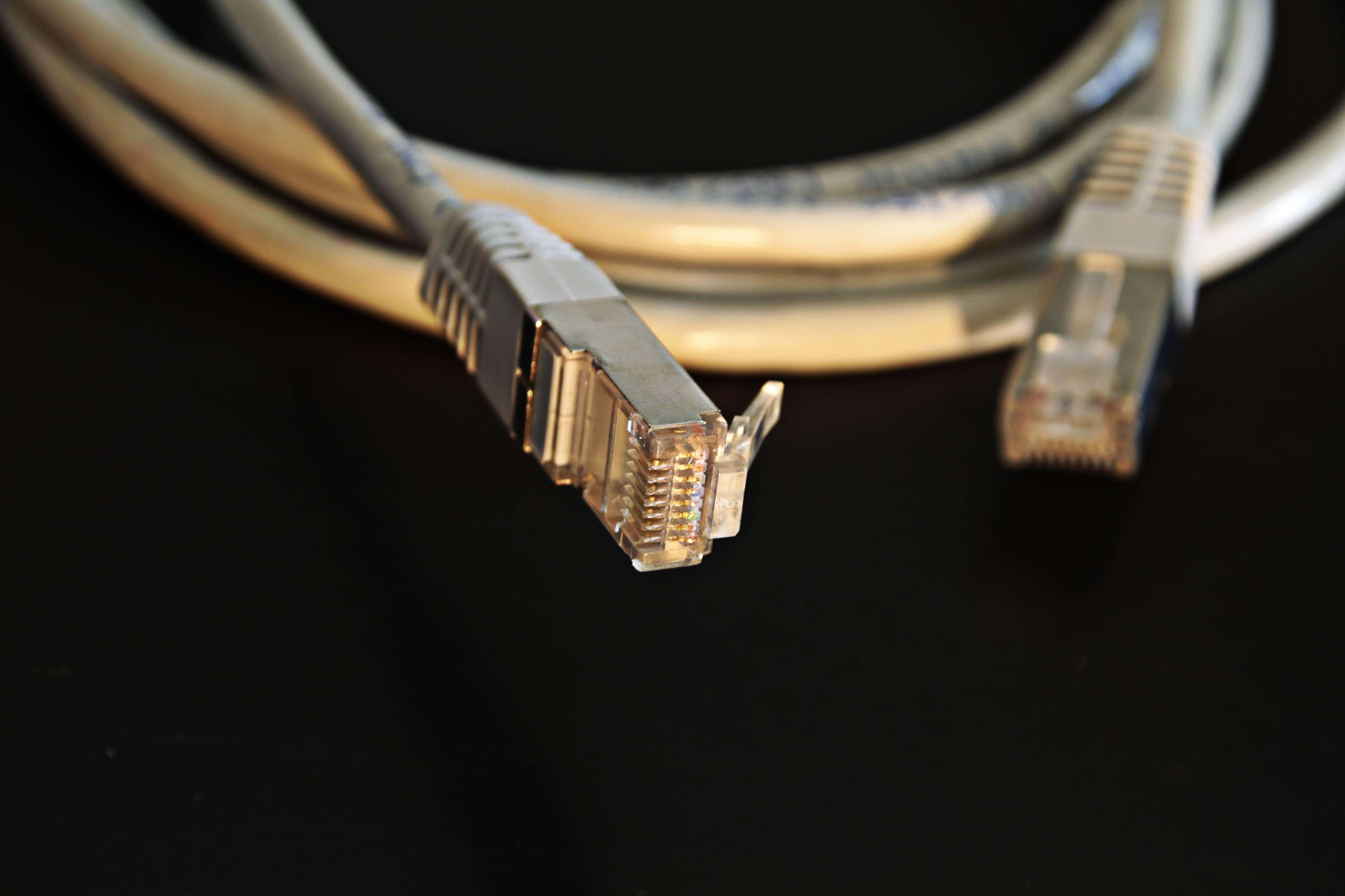 Ethernet, 3840 x 2560, black surface, 4K Desktop Wallpaper