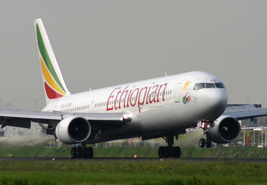 Ethiopian Airlines, runway, landing gear, SD Desktop Wallpaper