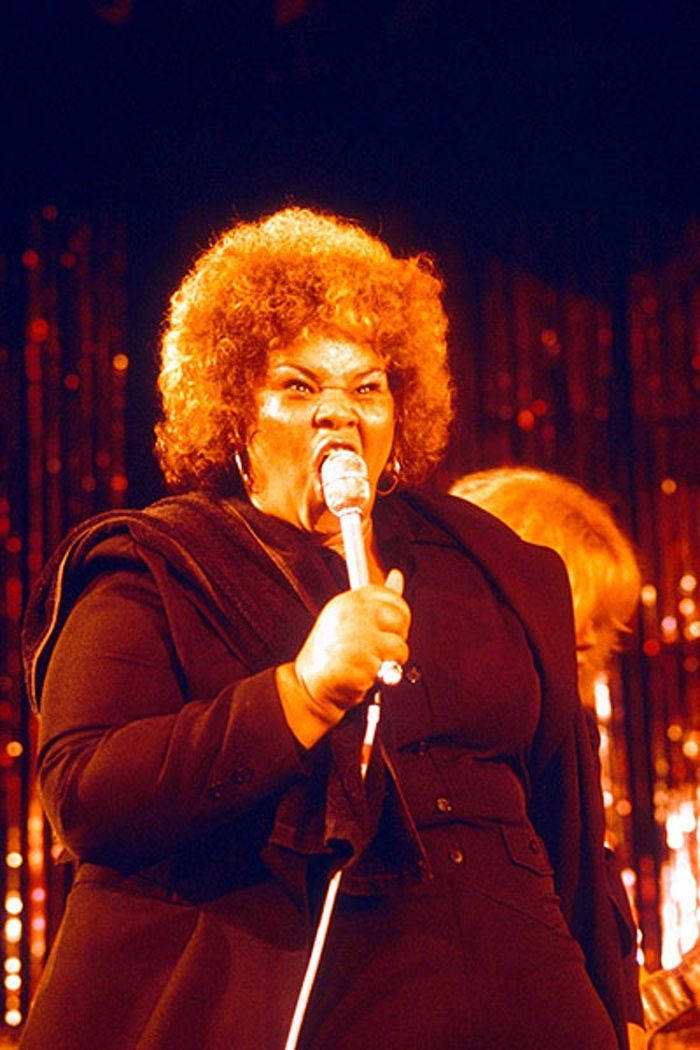 Etta James, voluminous afro, microphone, SD Phone Wallpaper