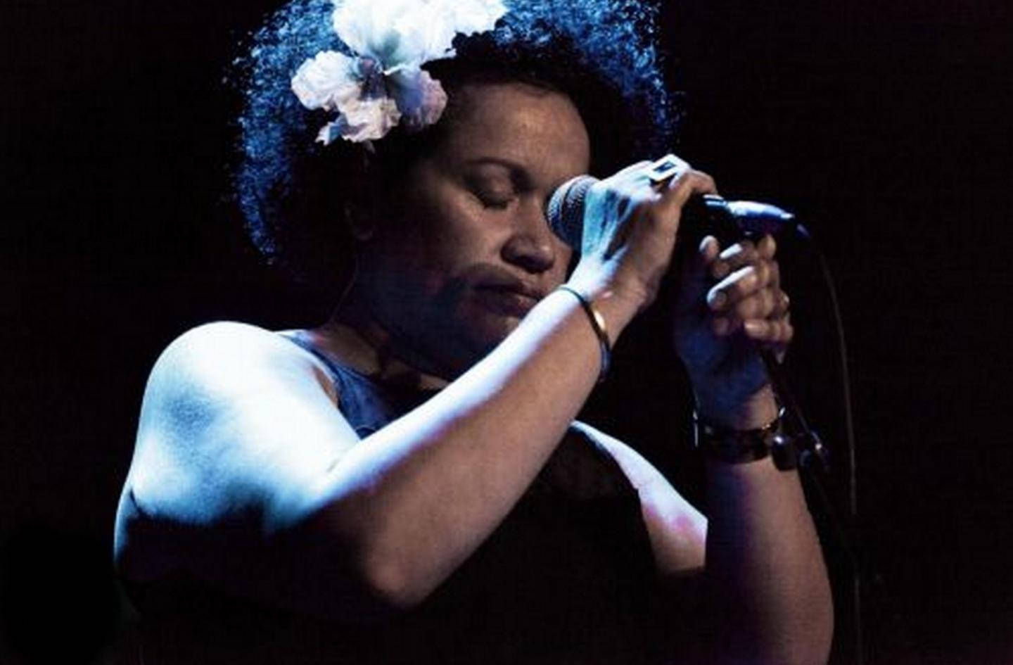 Etta James, flower in her afro, microphone, HD Desktop Wallpaper