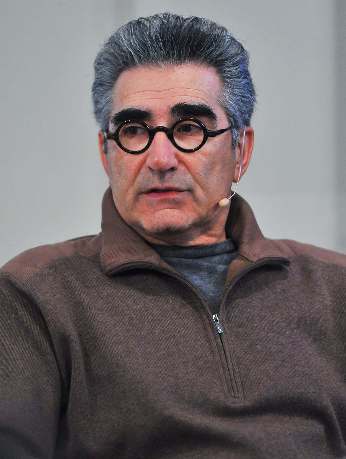 Eugene Levy, gray hair, round black glasses, HD Phone Wallpaper