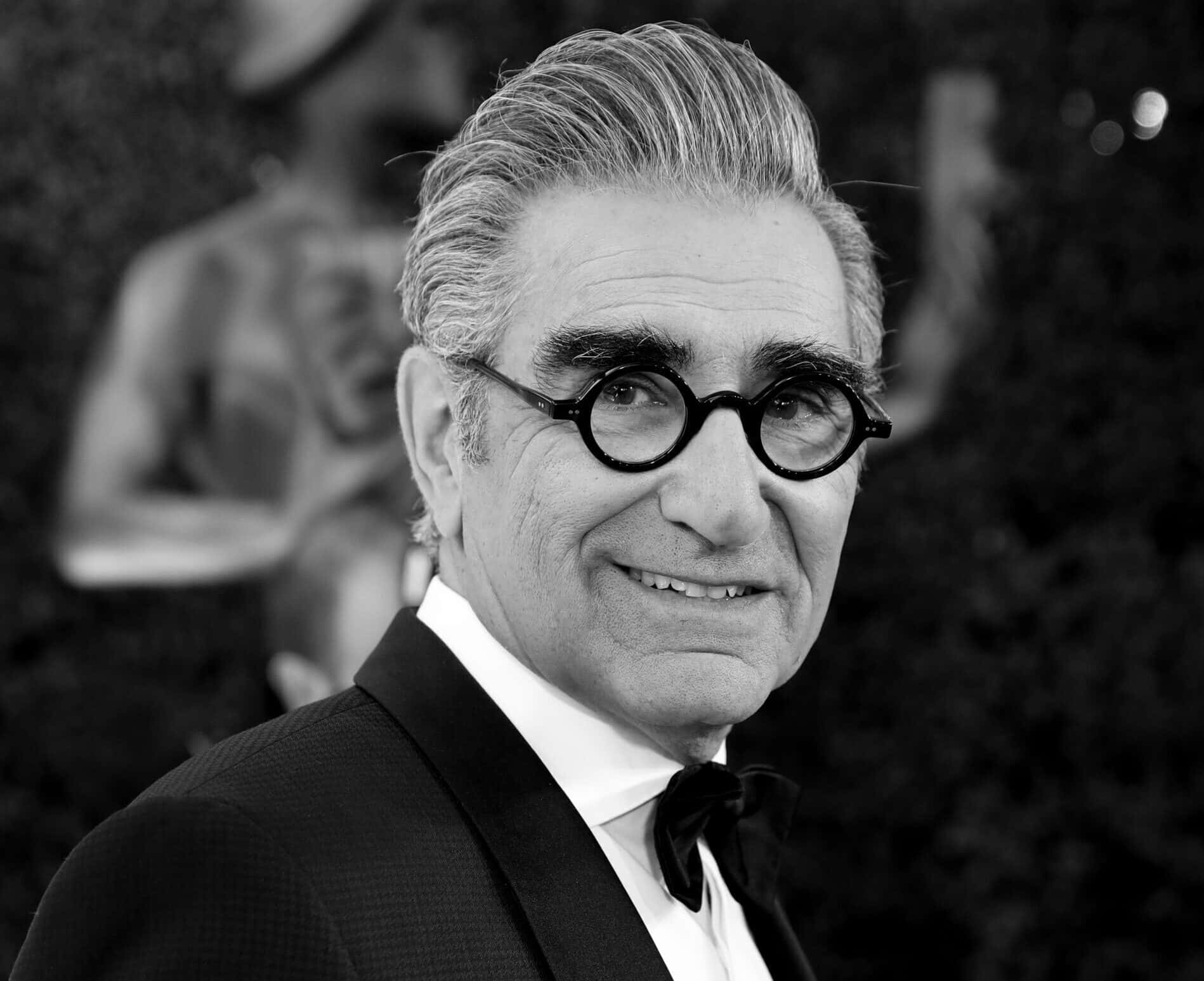 Eugene Levy, black and white portrait, smiling man, HD Desktop Wallpaper