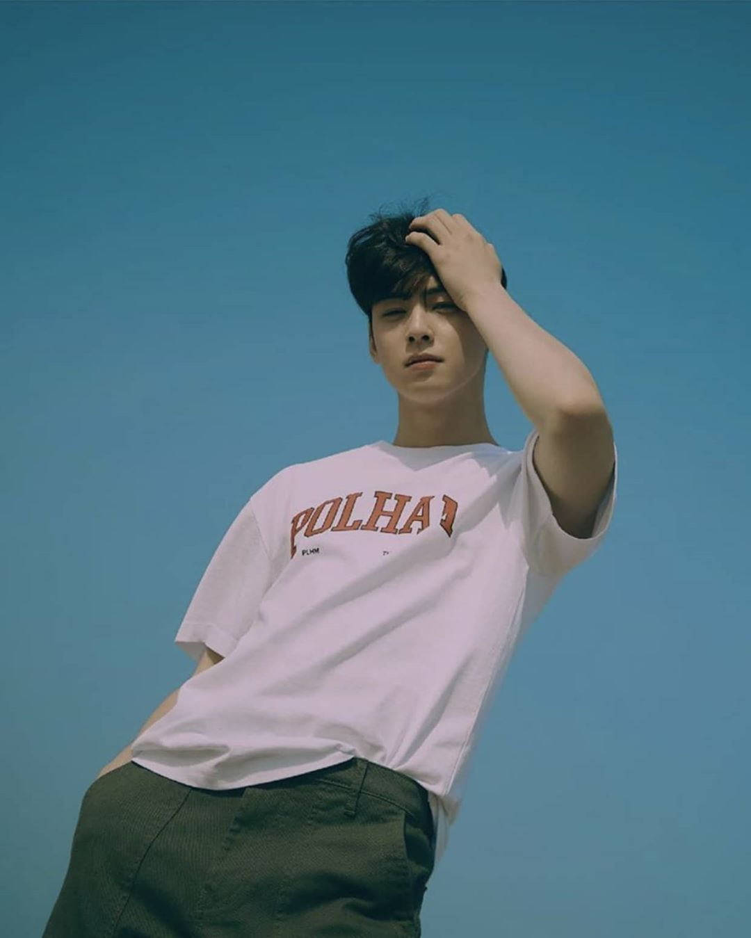 Eunwoo, white t-shirt, clear blue sky, HD Phone Wallpaper