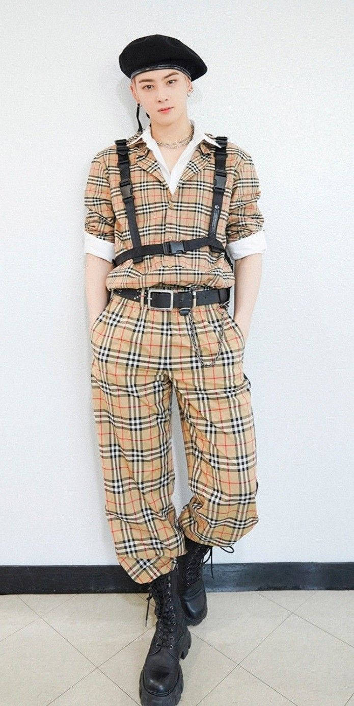 Eunwoo, beige plaid jumpsuit, black suspenders, HD Phone Wallpaper