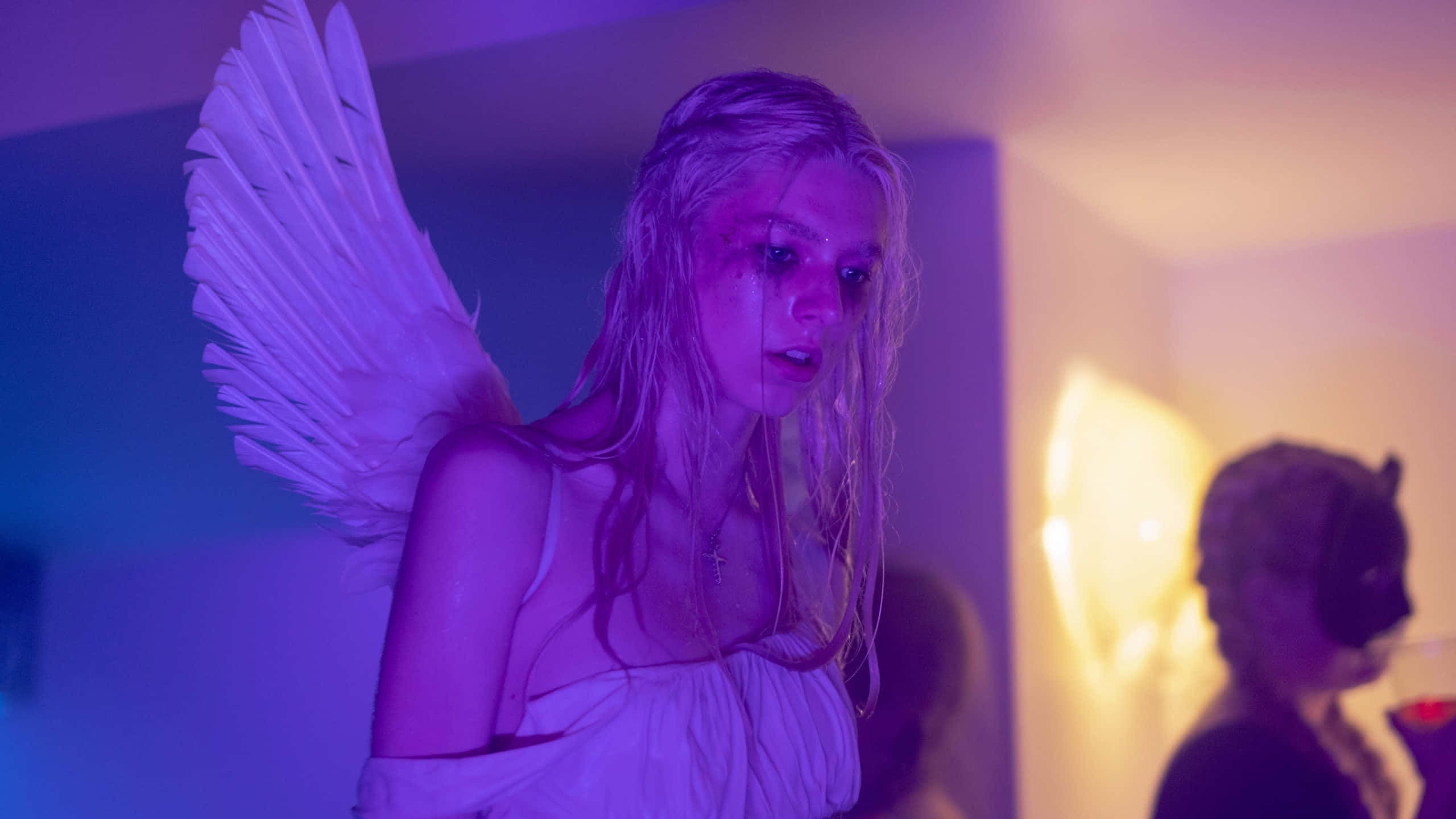 Euphoria HBO, iPhone, angel wings, 2K Desktop Wallpaper