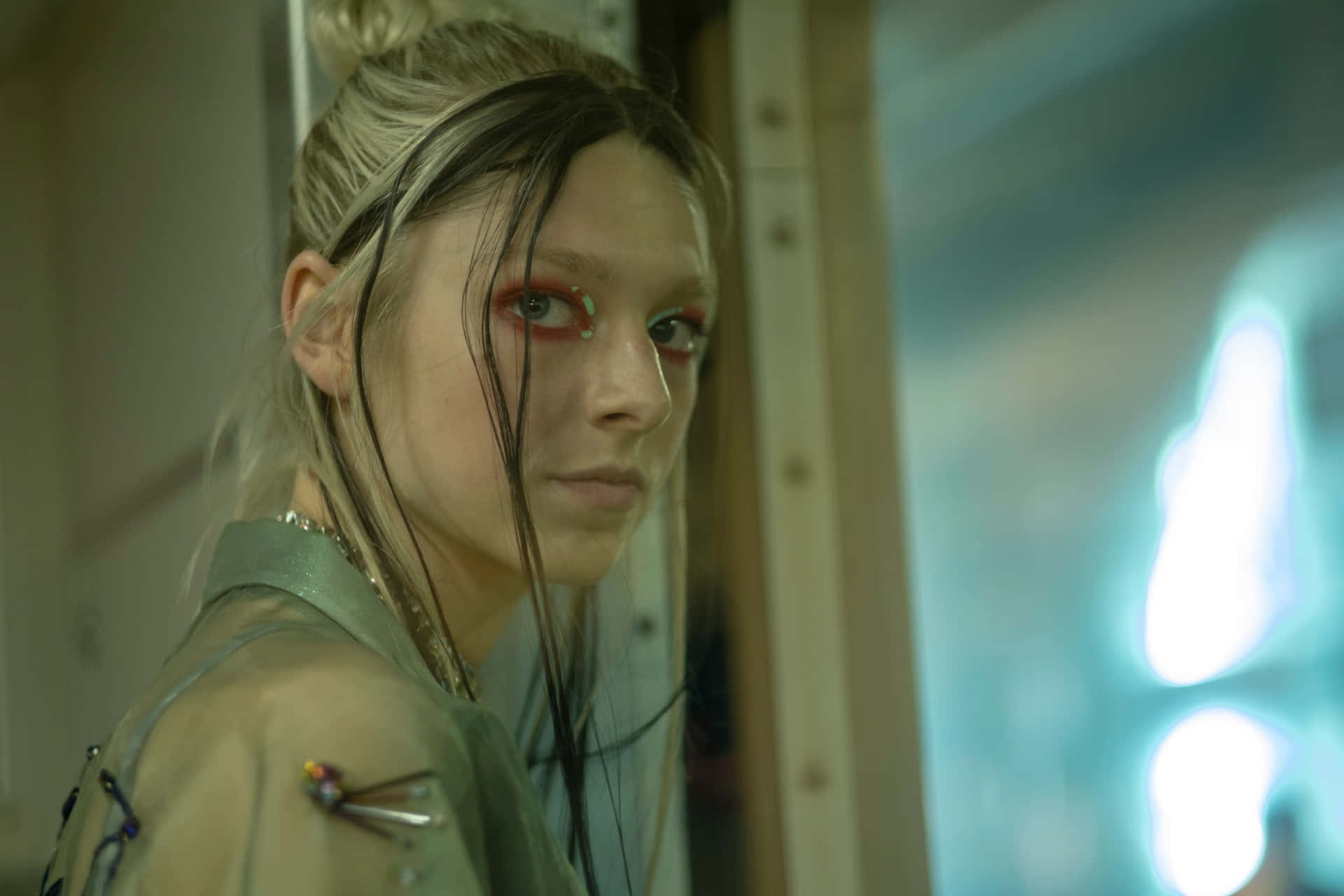 Euphoria HBO, iPhone, neon-lit cityscape, Full HD Desktop Wallpaper
