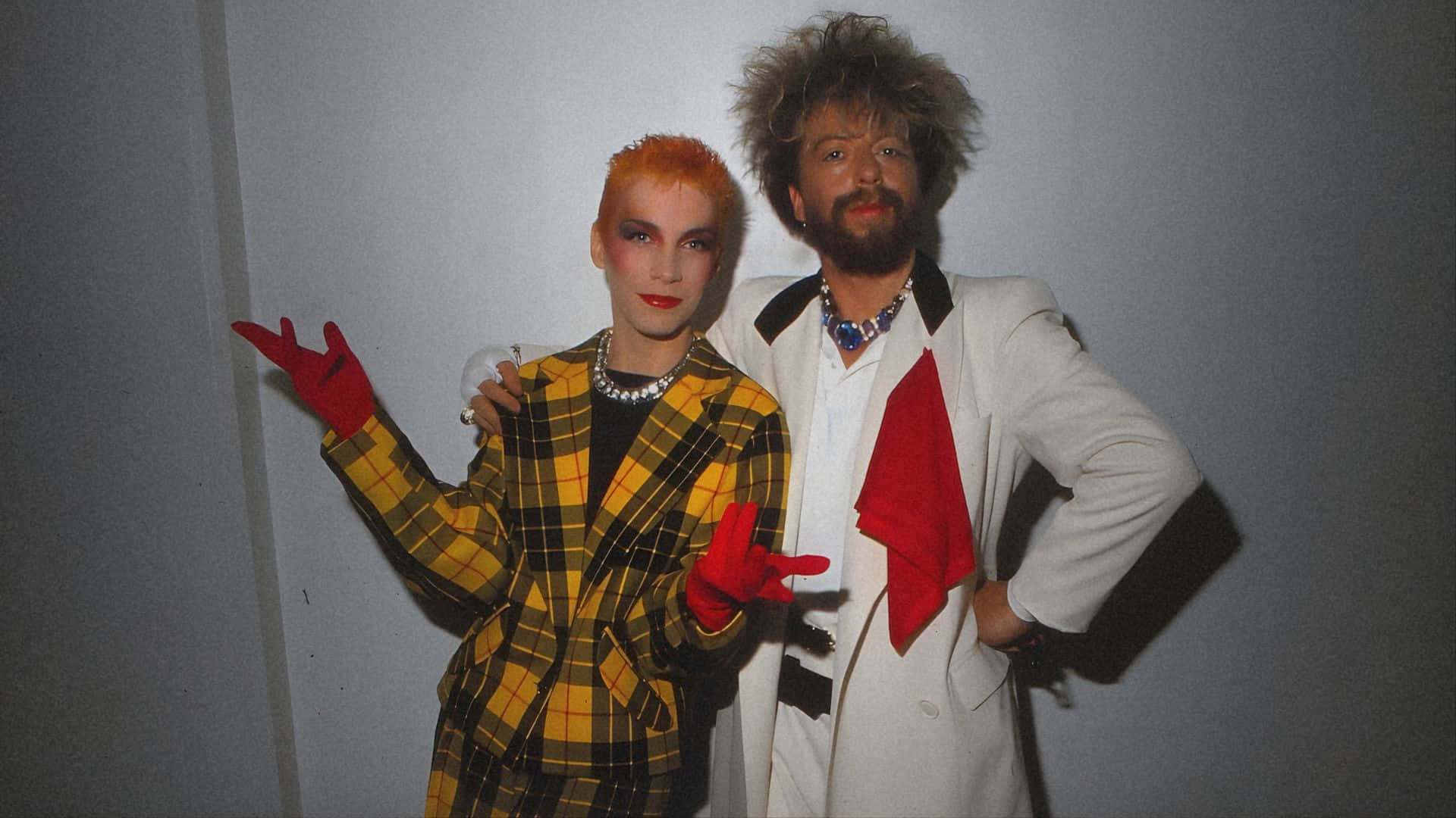 Eurythmics, yellow plaid suit, red gloves, Full HD Desktop Wallpaper
