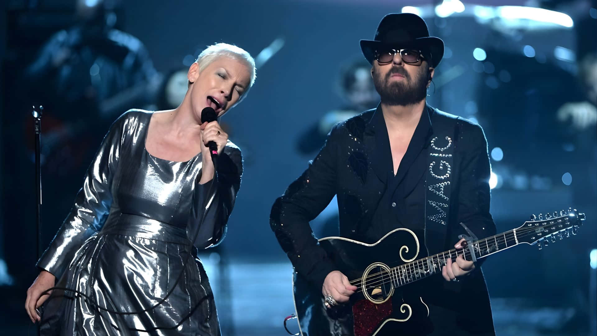 Eurythmics, silver dress, black hat, Full HD Desktop Wallpaper